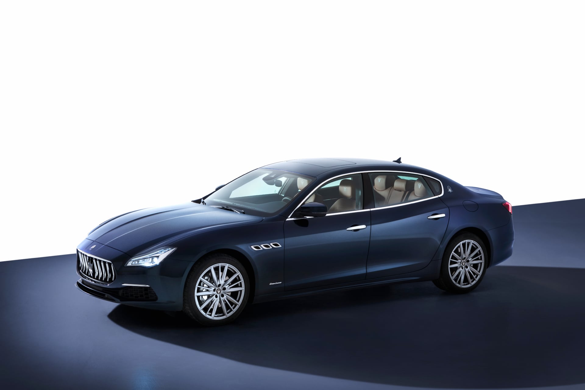 Maserati Quattroporte S Q4 GranLusso at 640 x 960 iPhone 4 size wallpapers HD quality