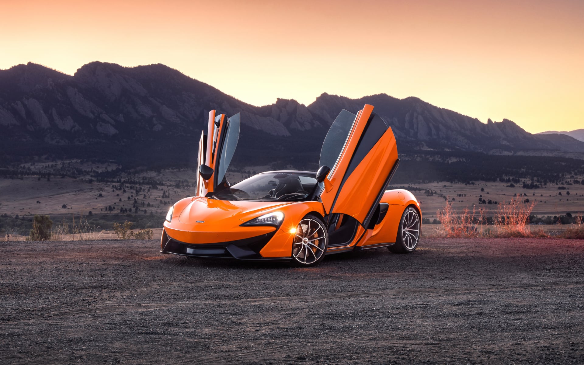 McLaren 520S Spider at 640 x 960 iPhone 4 size wallpapers HD quality