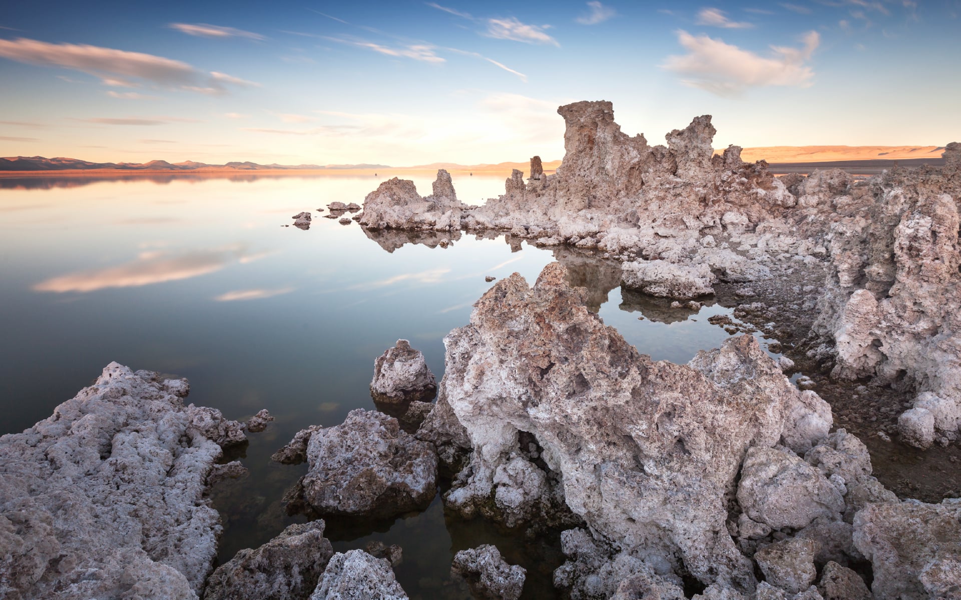 Mono Lake at 640 x 1136 iPhone 5 size wallpapers HD quality