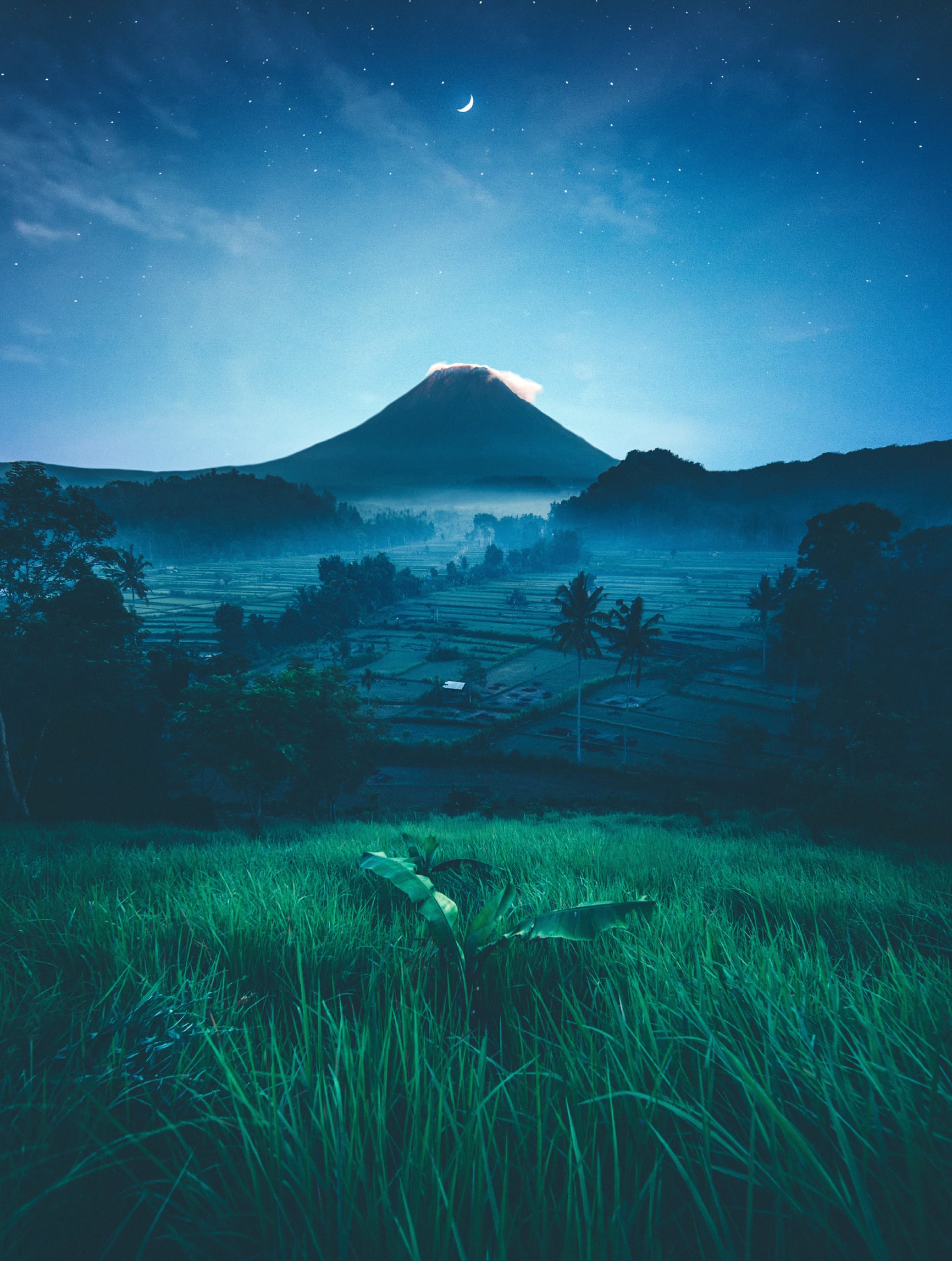 Mount Agung at 2048 x 2048 iPad size wallpapers HD quality