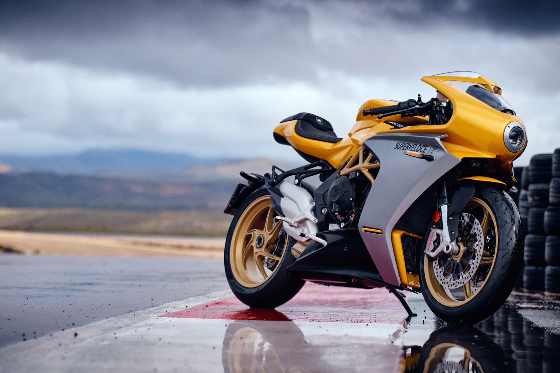MV Agusta Superveloce at 1280 x 960 size wallpapers HD quality
