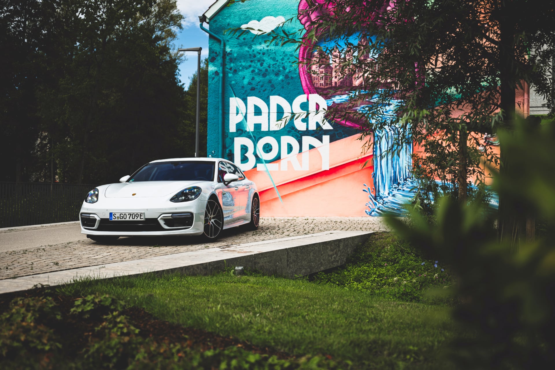 Porsche Panamera 4S E-Hybrid Sport Turismo at 1600 x 1200 size wallpapers HD quality