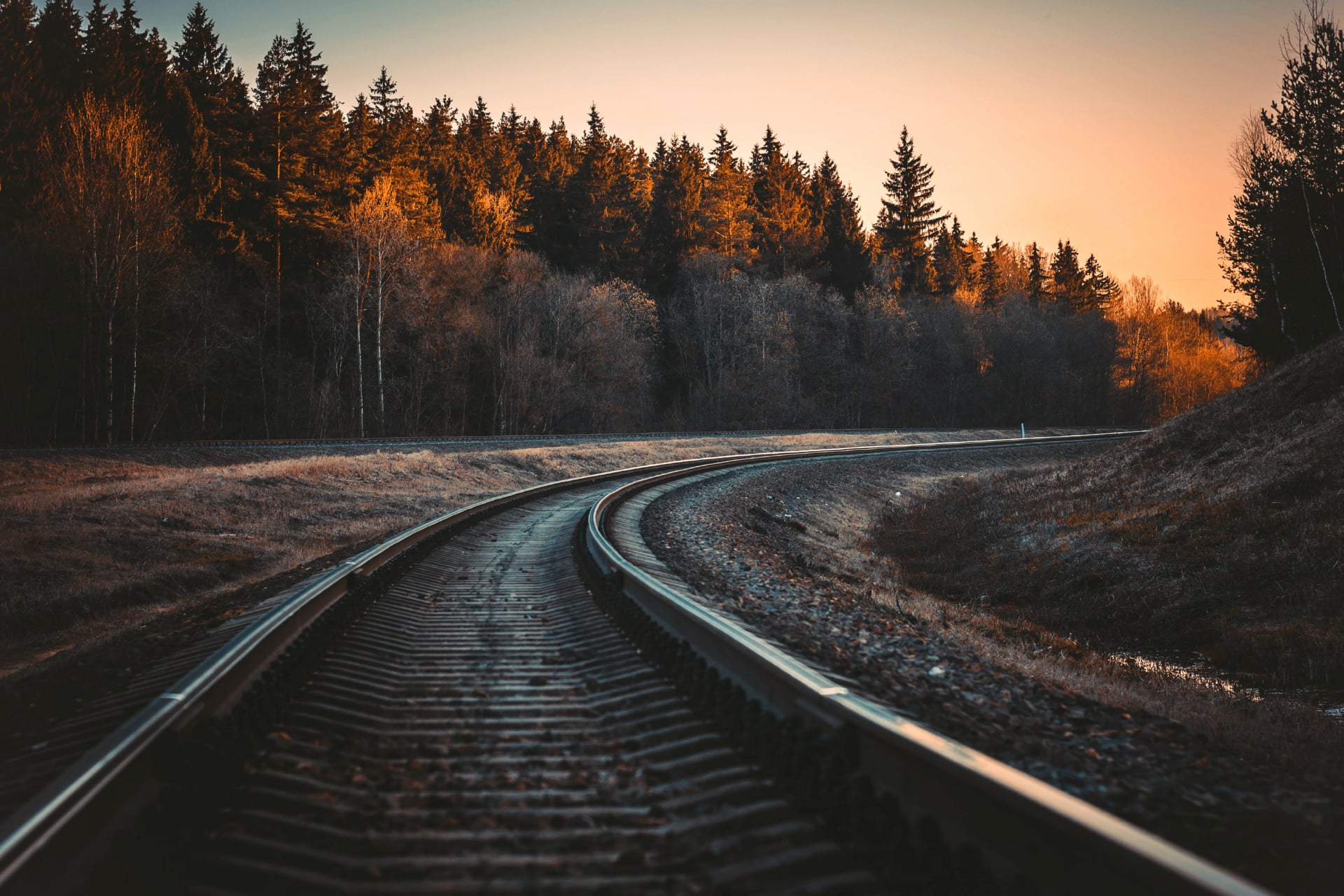 Railway track at 1334 x 750 iPhone 7 size wallpapers HD quality