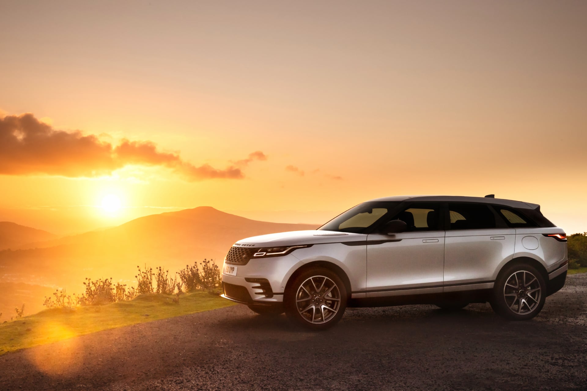 Range Rover Velar R-Dynamic at 640 x 1136 iPhone 5 size wallpapers HD quality