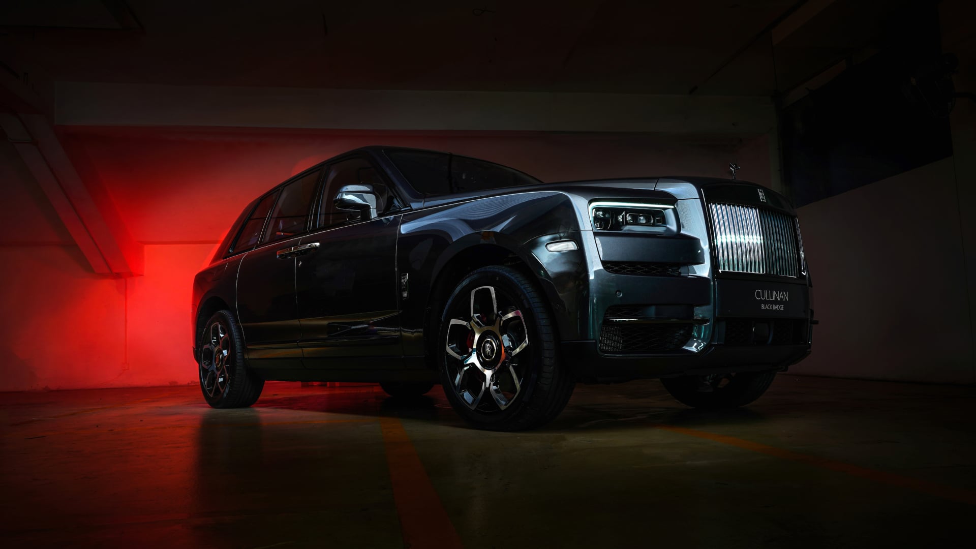 Rolls-Royce Cullinan Black Badge at 640 x 1136 iPhone 5 size wallpapers HD quality