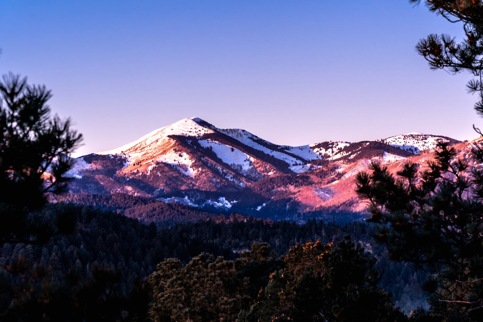 Sierra Blanca Peak at 2048 x 2048 iPad size wallpapers HD quality