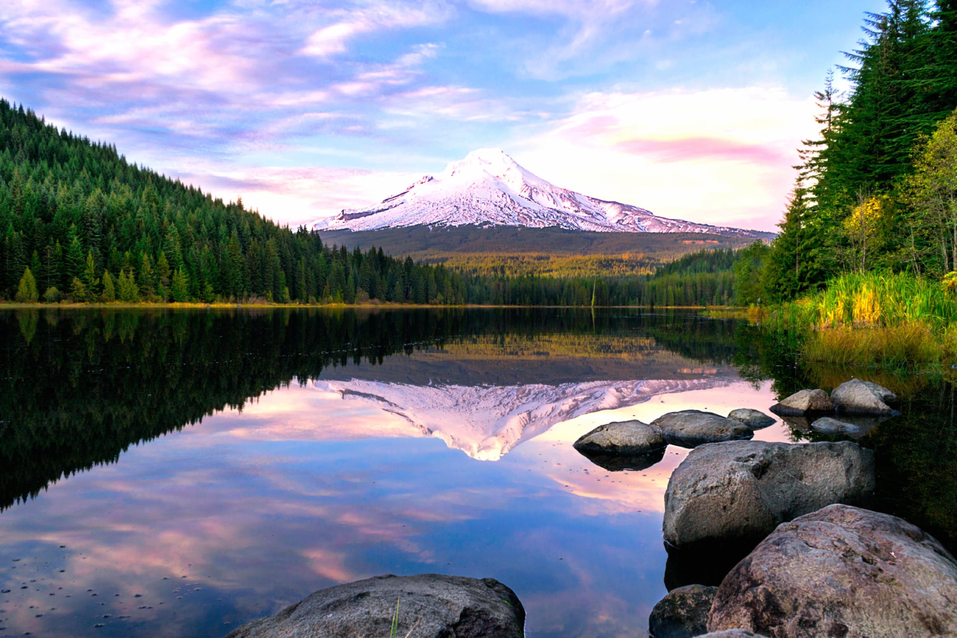 Trillium Lake at 1280 x 960 size wallpapers HD quality