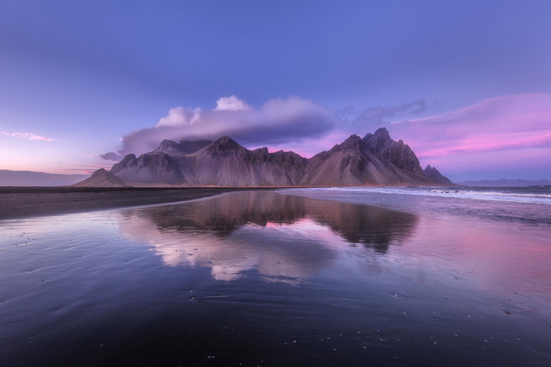 Vestrahorn mountain at 1024 x 1024 iPad size wallpapers HD quality
