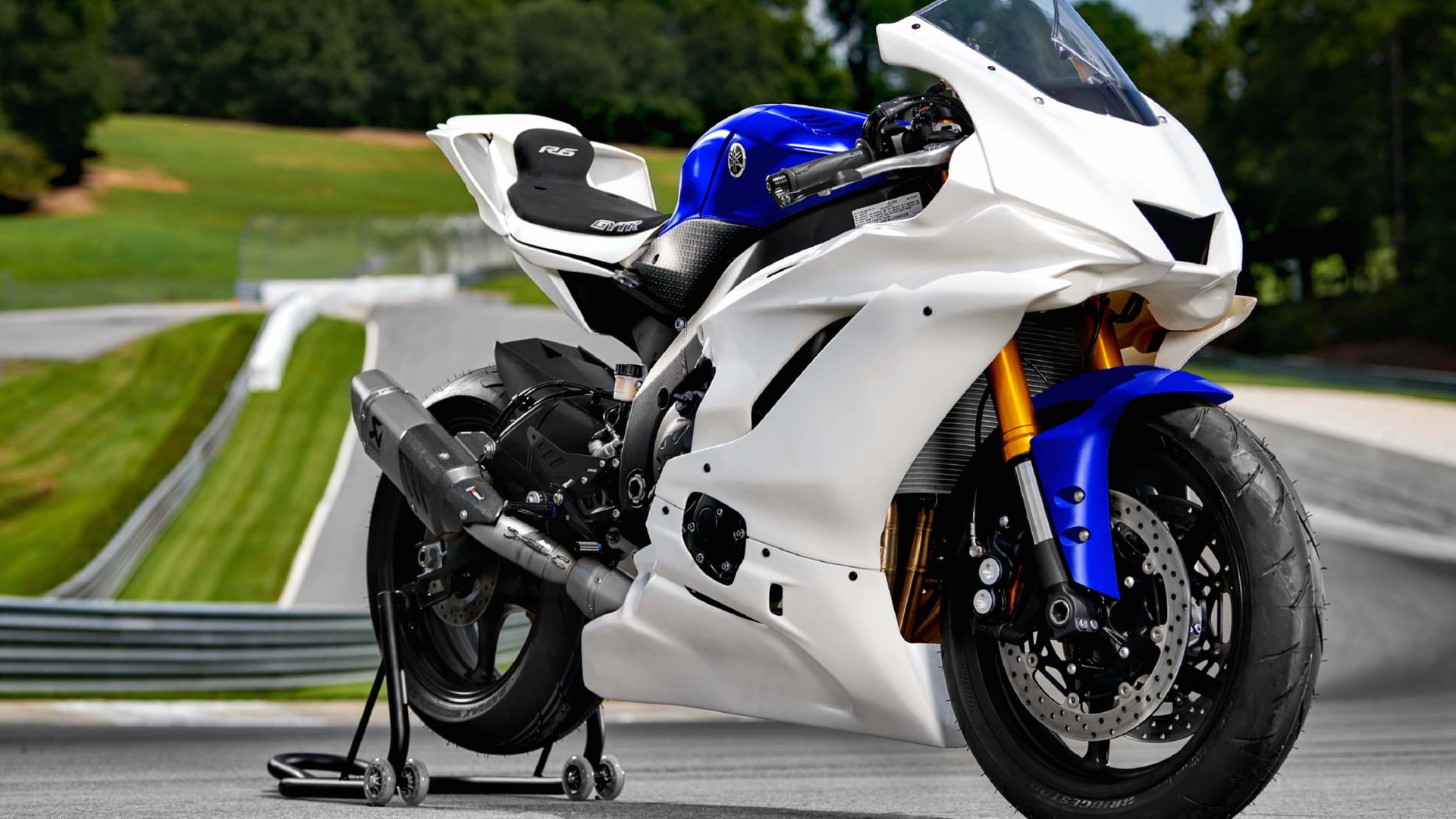 Yamaha YZF-R6 GYTR at 640 x 960 iPhone 4 size wallpapers HD quality
