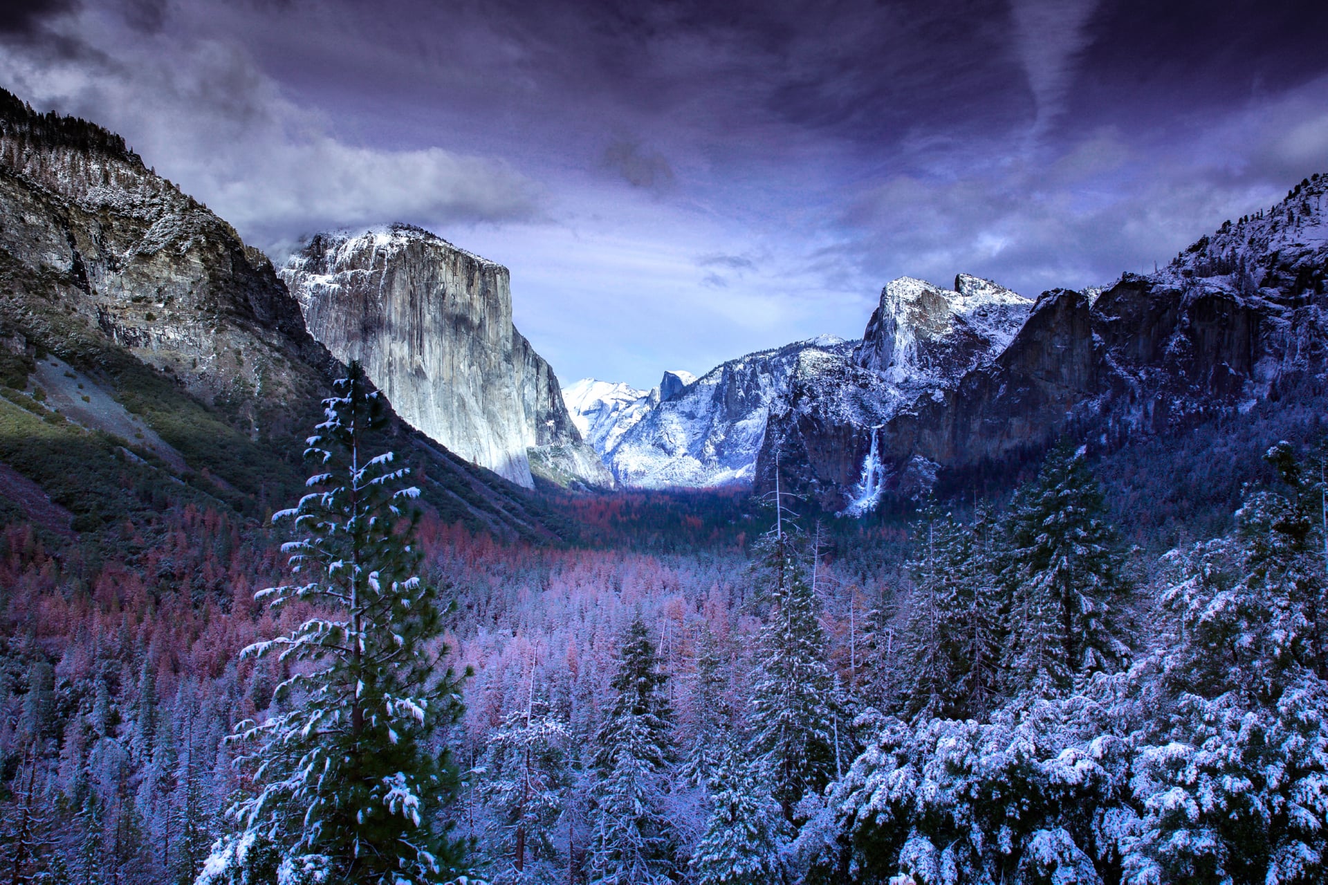 Yosemite Tunnel at 1024 x 1024 iPad size wallpapers HD quality