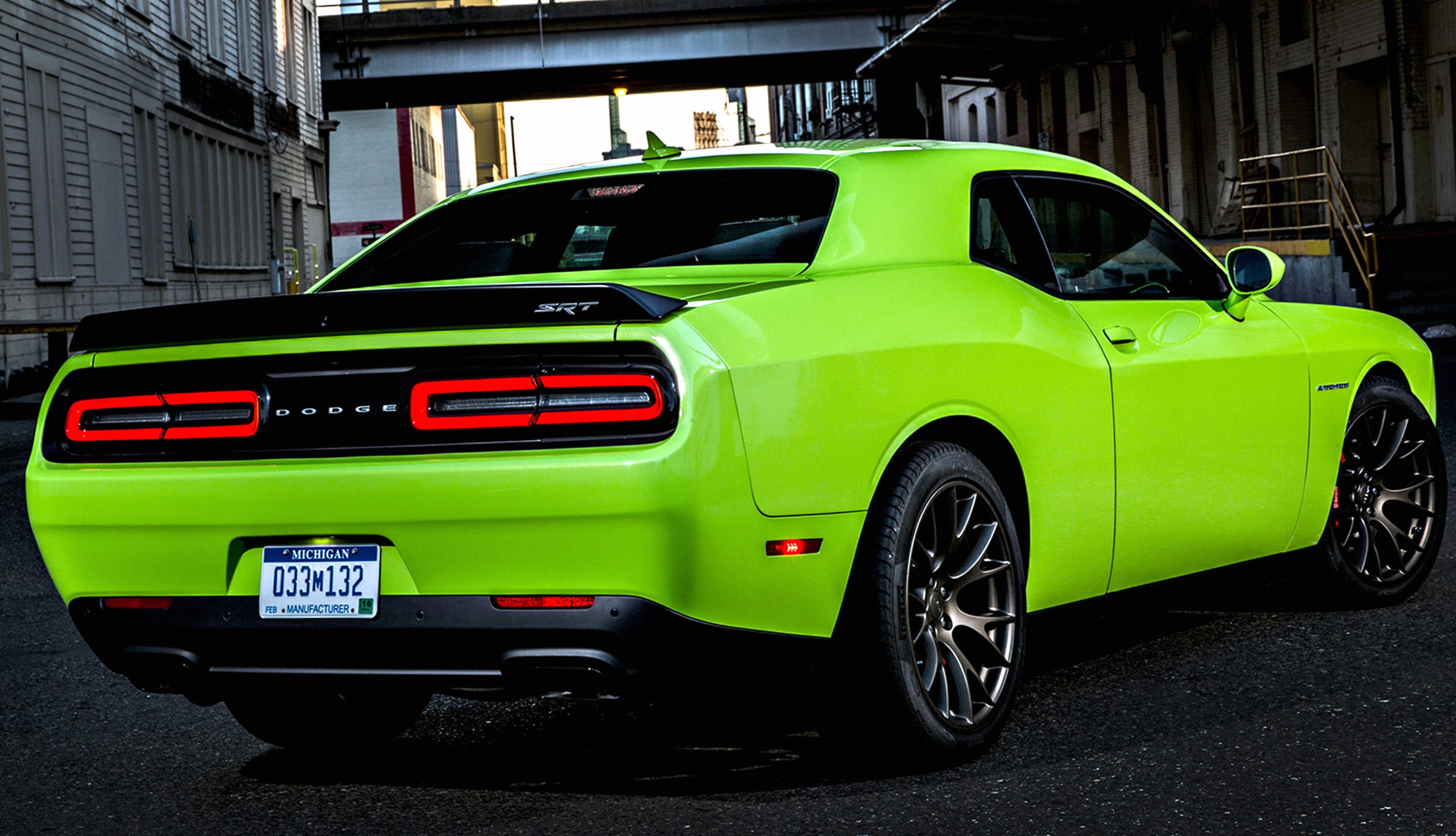 4K Ultra Green Dodge Challenger SRT Hellcat wallpapers HD quality