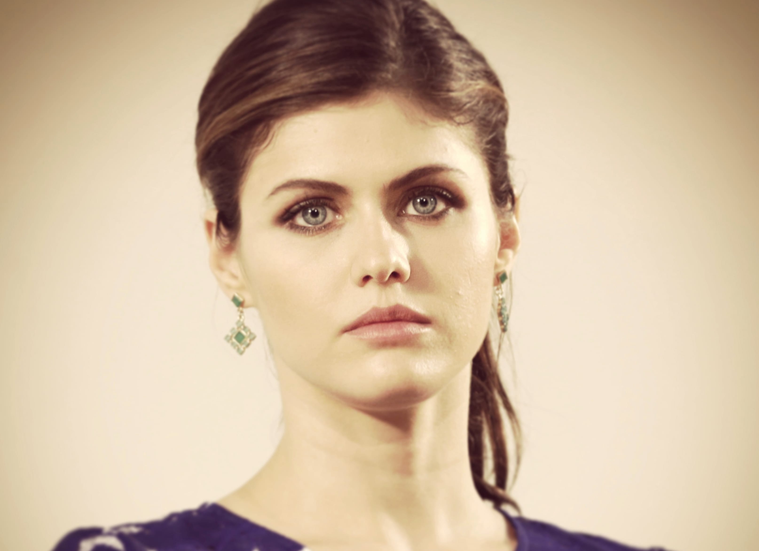 Alexandra Daddario Blue-eyed Brunette Actress wallpapers HD quality