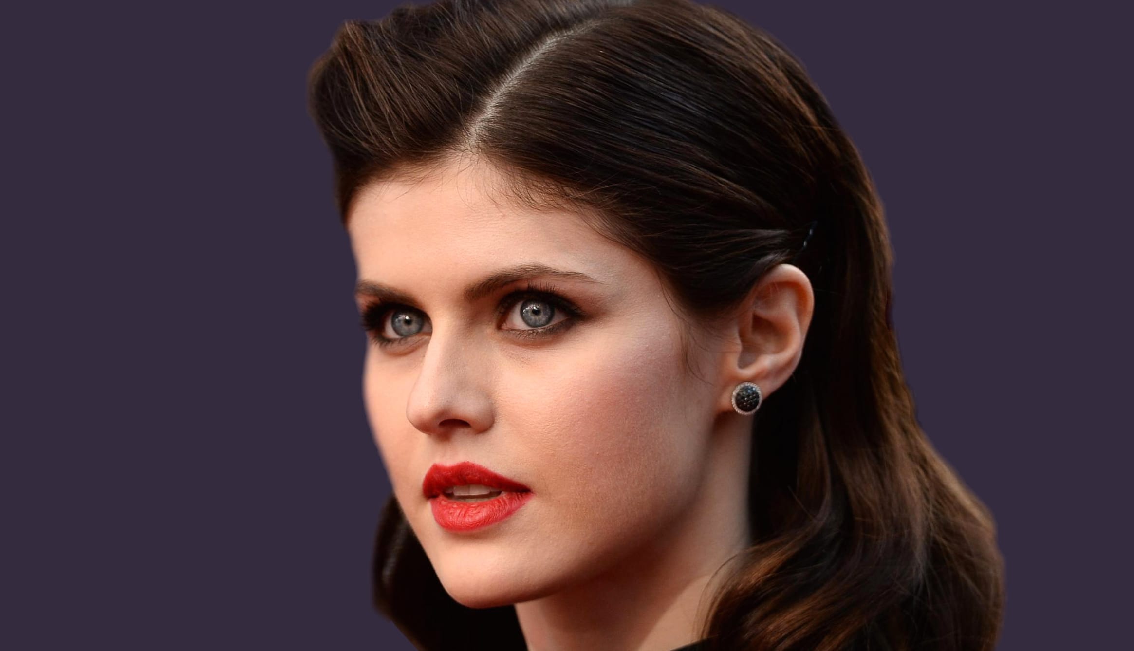 Alexandra Daddario HD Celebrity Wallpaper at 640 x 960 iPhone 4 size wallpapers HD quality