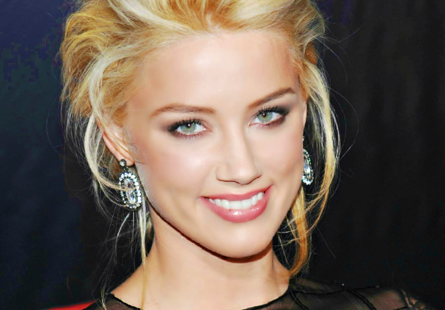 Amber Heard Captivating Celebrity Beauty at 1280 x 960 size wallpapers HD quality