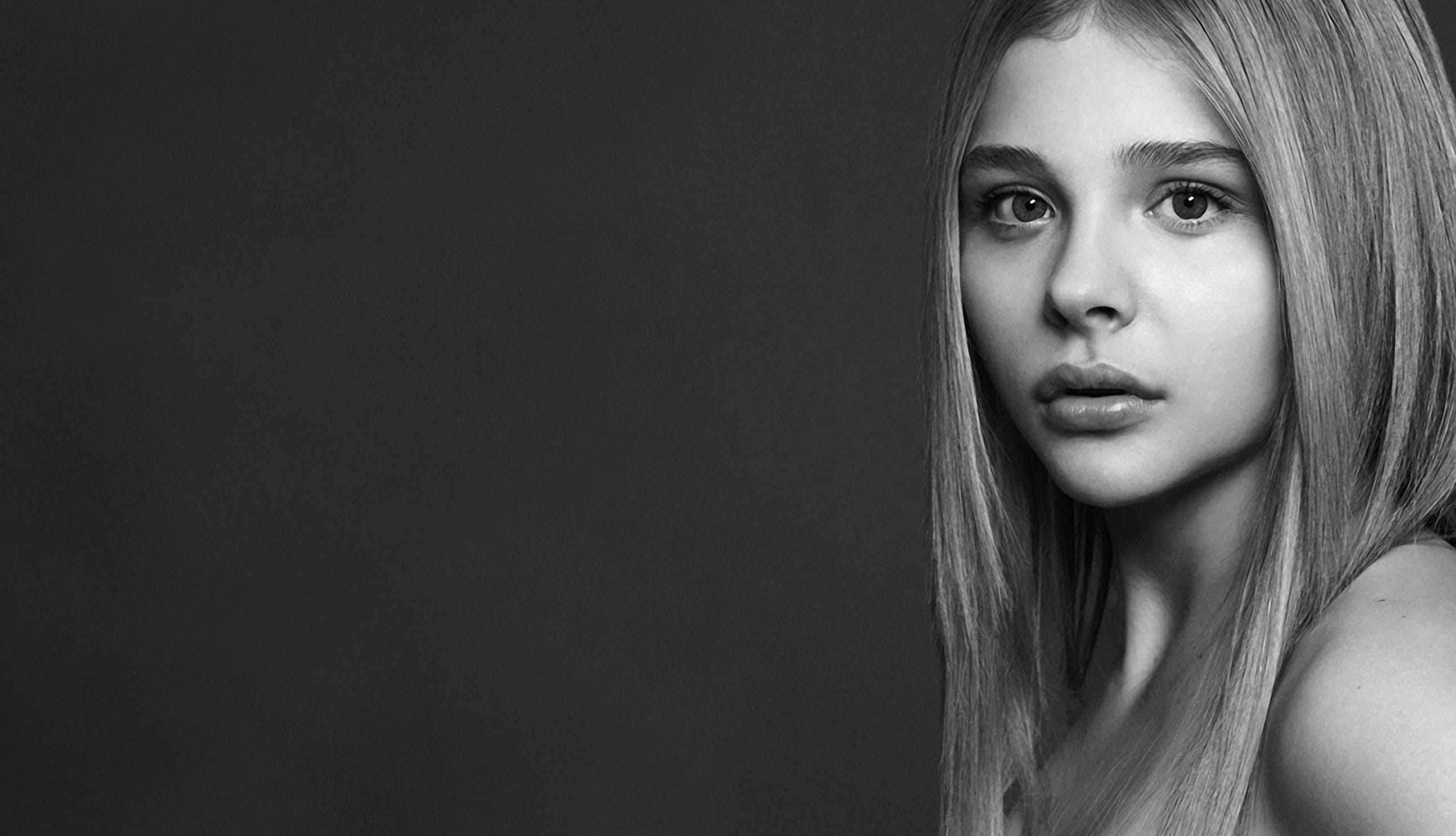 American Actress Black & White Celebrity Chloë Grace Moretz at 1920 x 1080 HD size wallpapers HD quality