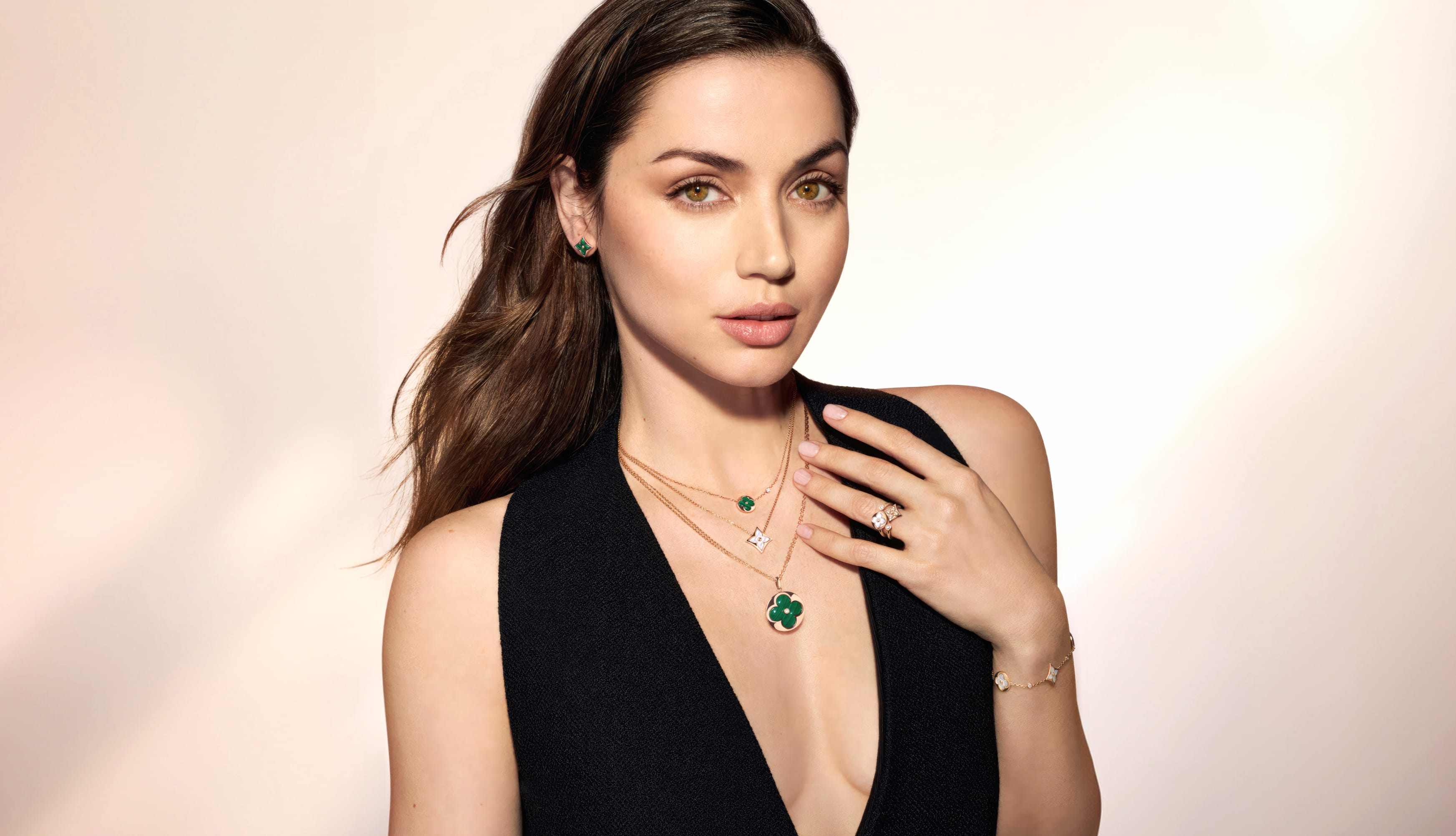 Ana de Armas Black dress at 320 x 480 iPhone size wallpapers HD quality