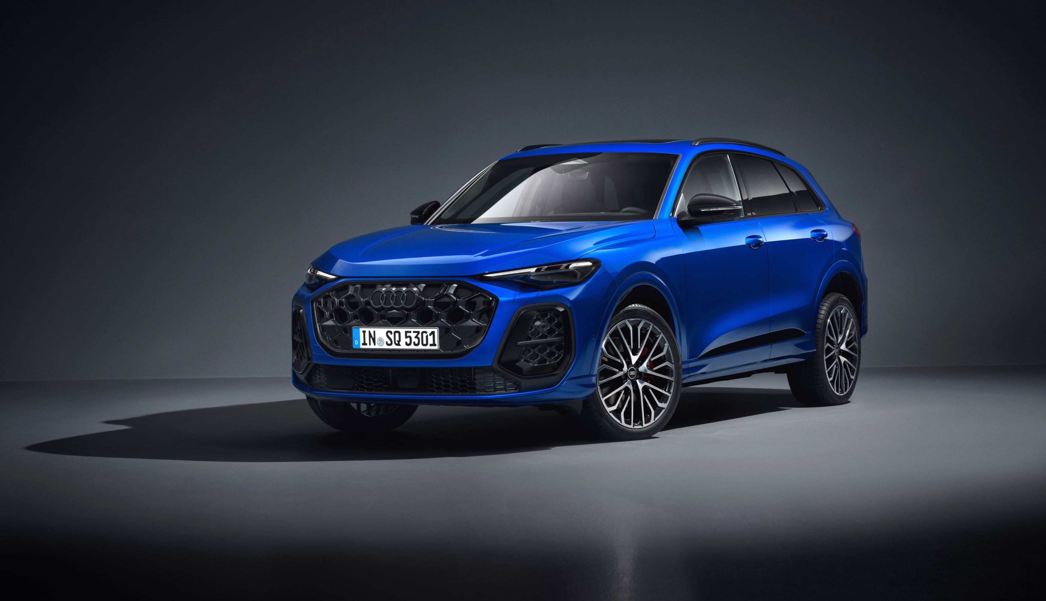 Audi SQ5 TFSI 2025 at 1600 x 1200 size wallpapers HD quality