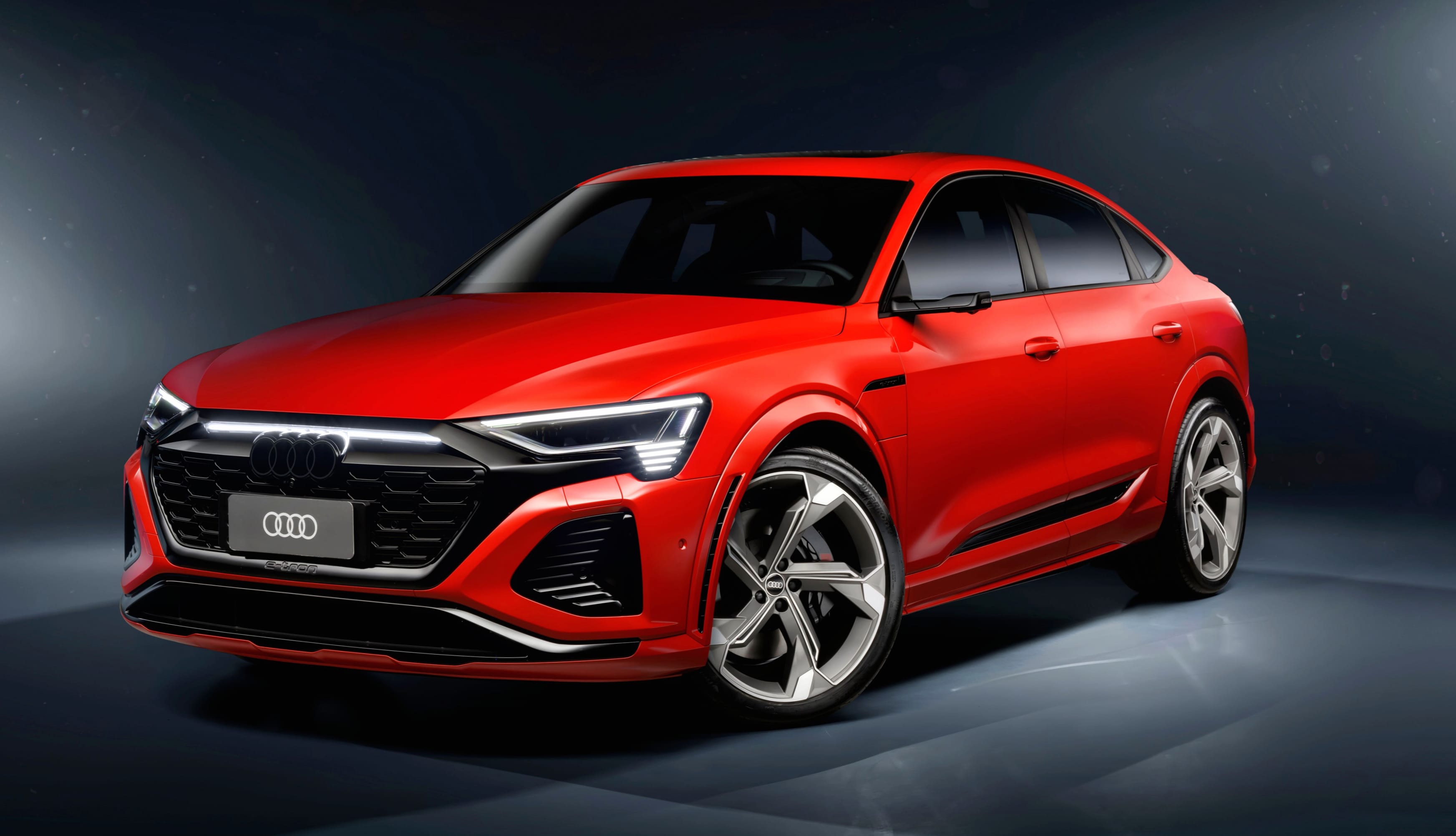 Audi SQ8 Sportback e-tron quattro 2024 at 1024 x 1024 iPad size wallpapers HD quality