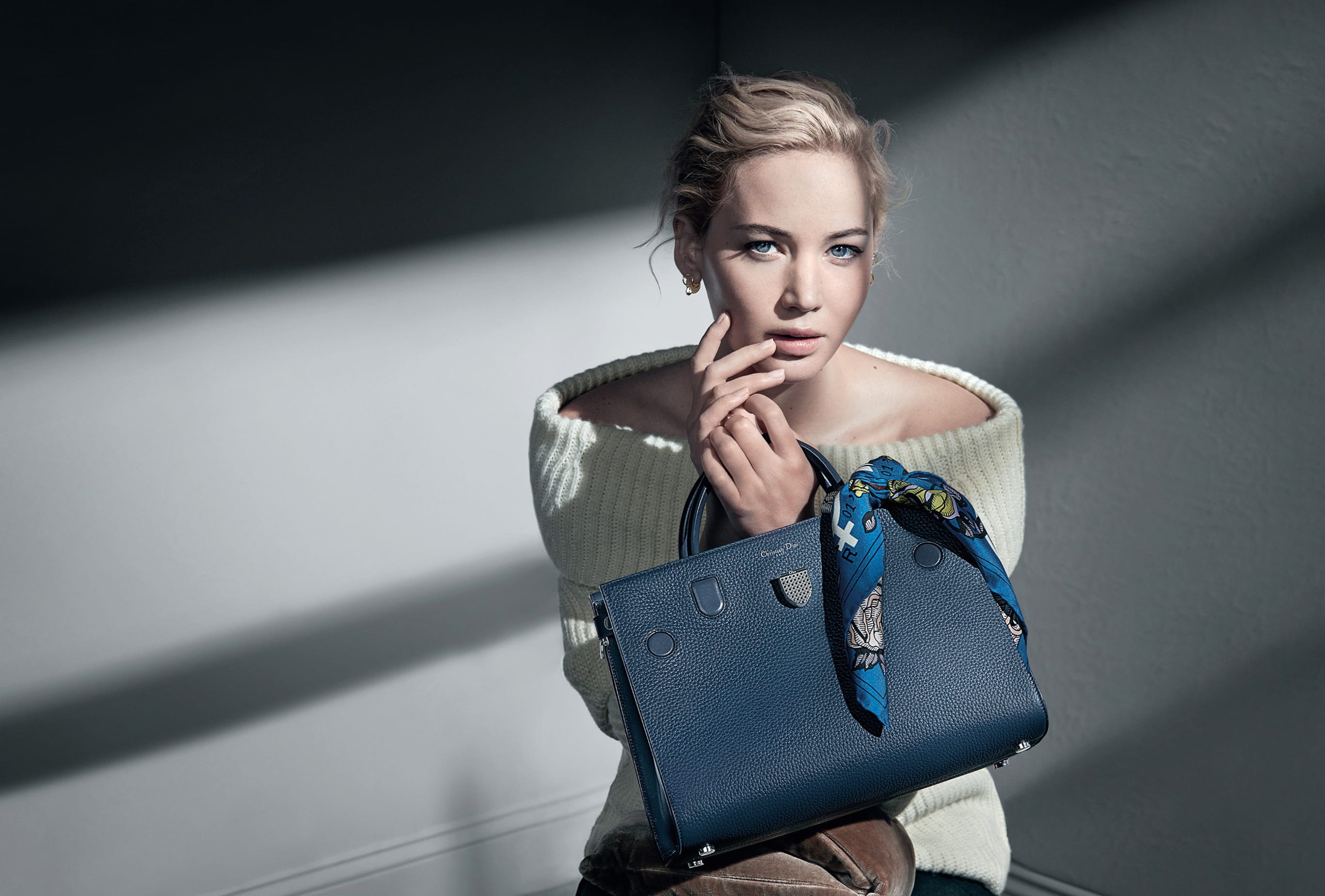 Bag Blue Eyes Blonde American Actress Celebrity Jennifer Lawrence wallpapers HD quality