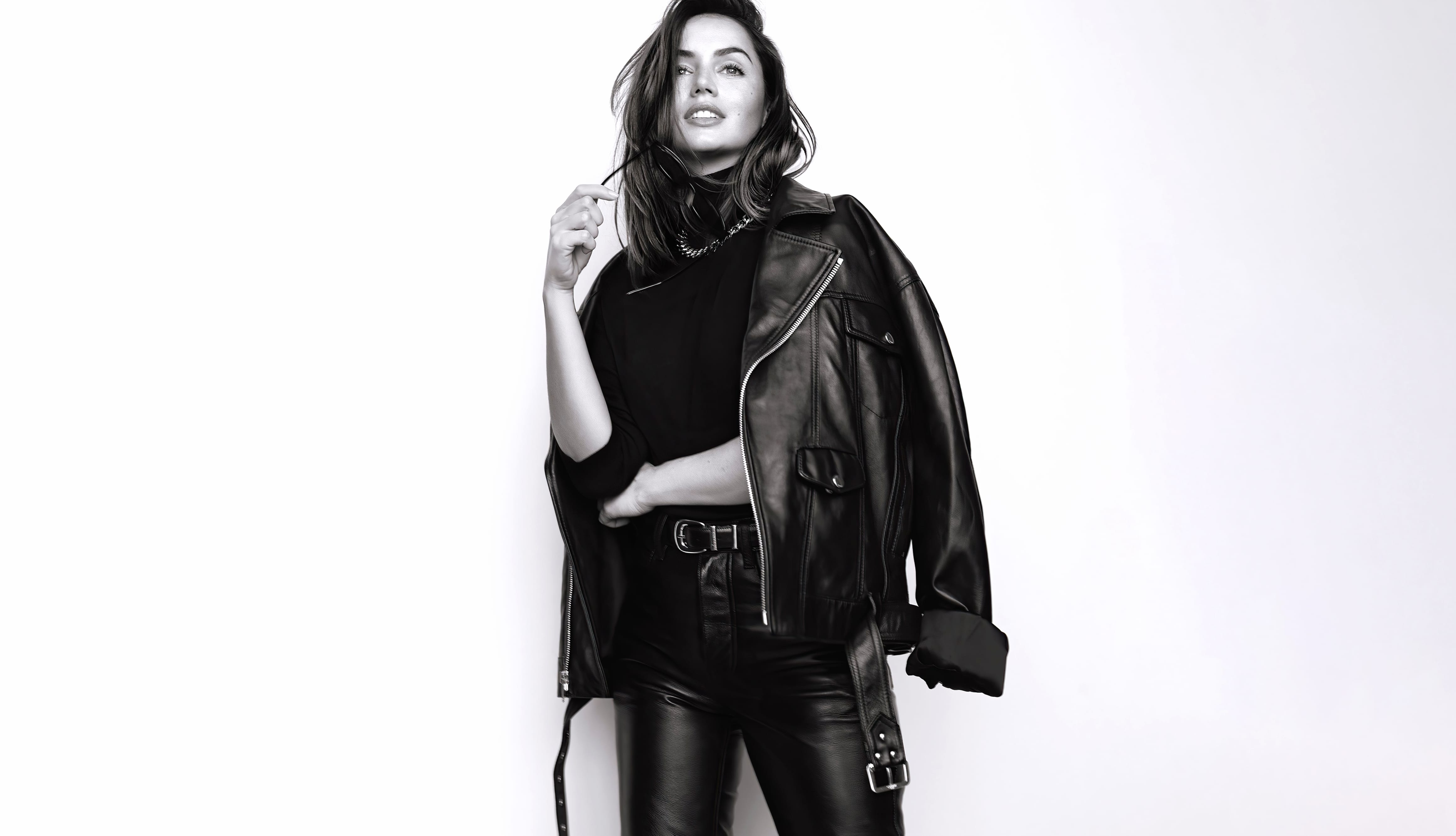 Black & White Celebrity Ana De Armas at 640 x 960 iPhone 4 size wallpapers HD quality