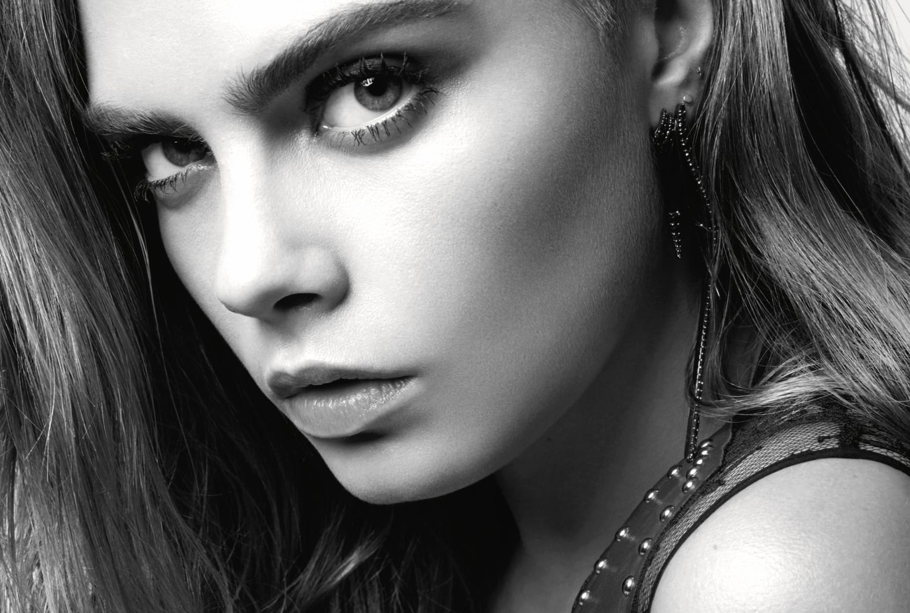 Black & White English Face Model Celebrity Cara Delevingne wallpapers HD quality