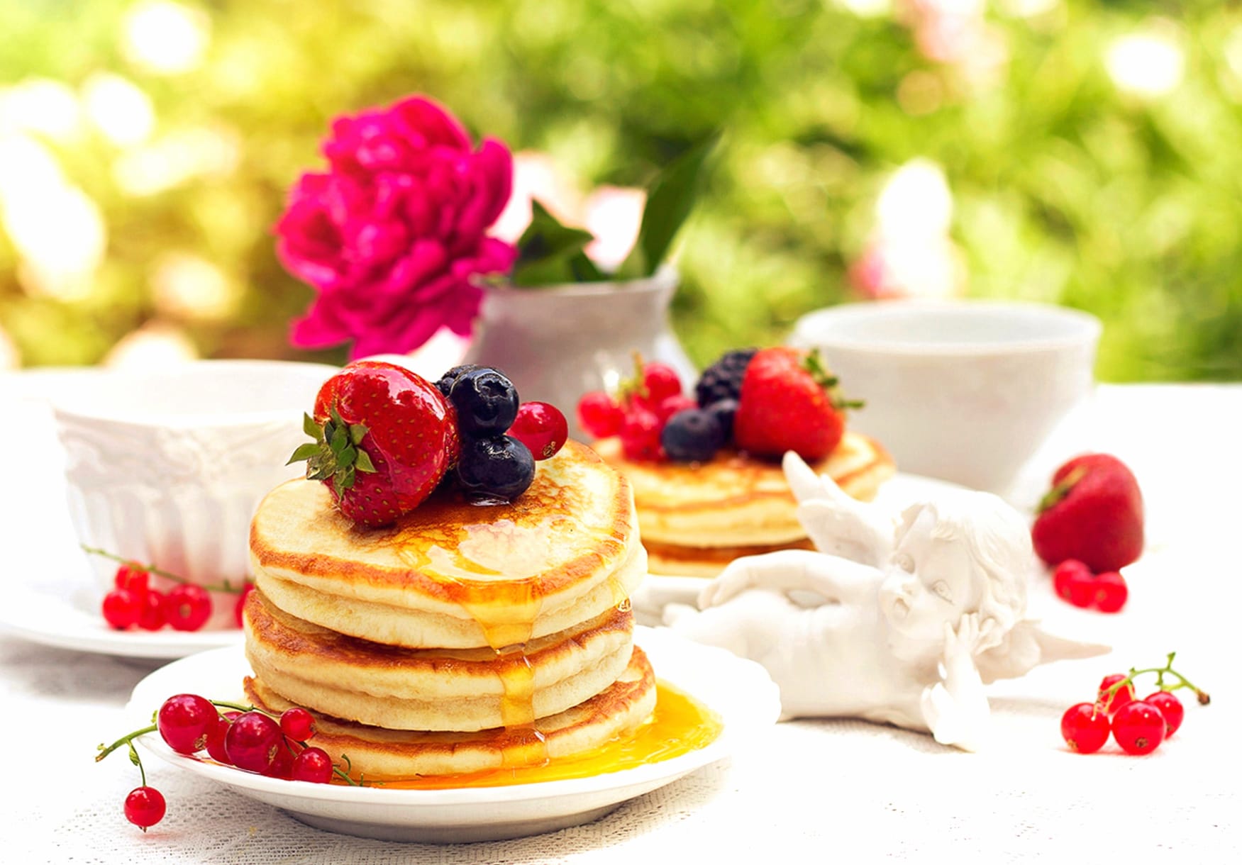 Breakfast Blueberry Strawberry Currants Food Pancake at 2560 x 1440 HD size wallpapers HD quality