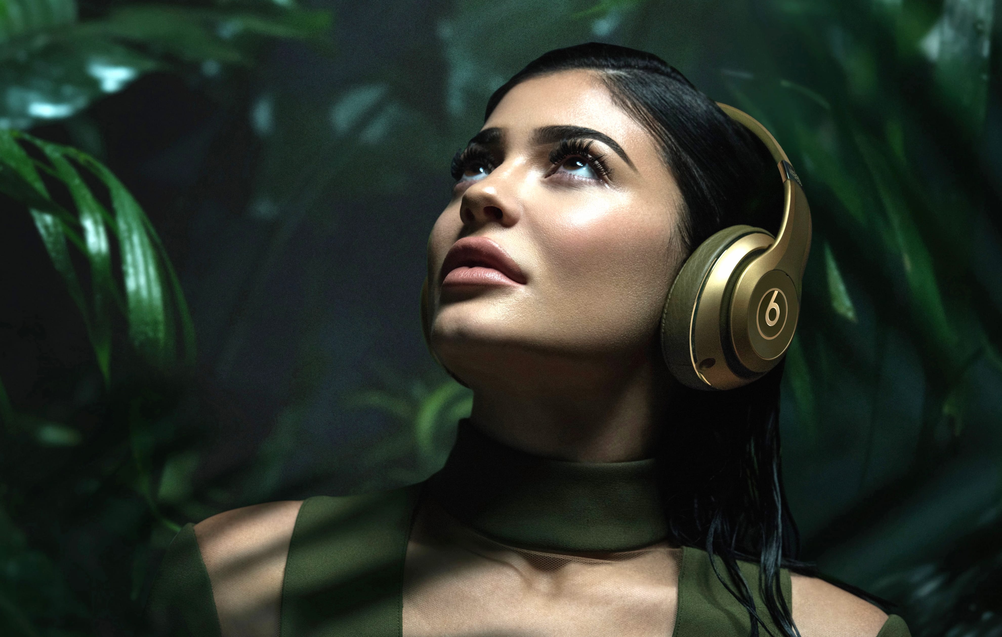 Brown Eyes Headphones Brunette Face American Model Celebrity Kylie Jenner wallpapers HD quality