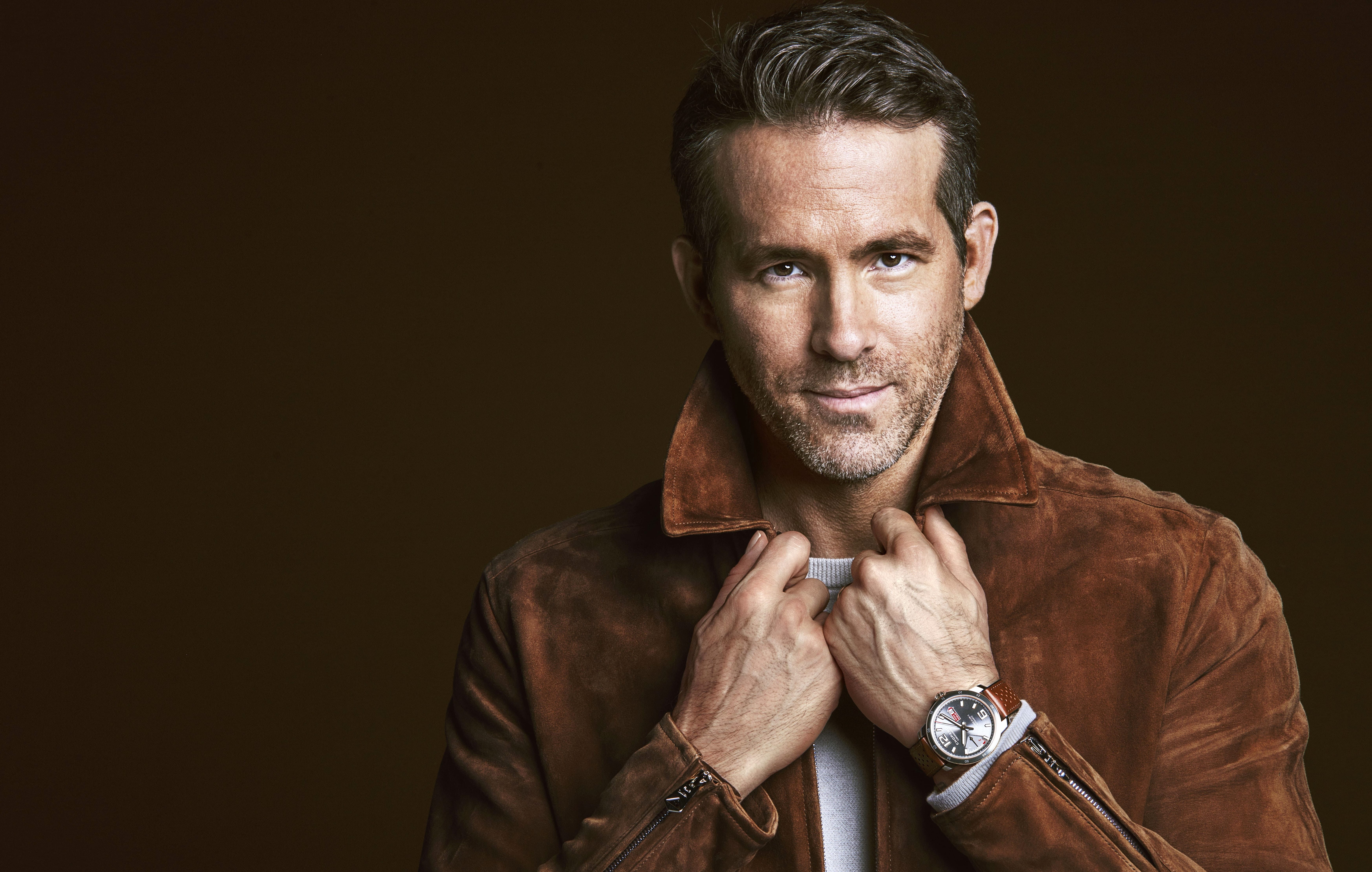 Canadian Actor Celebrity Ryan Reynolds 8k Ultra at 2560 x 1440 HD size wallpapers HD quality