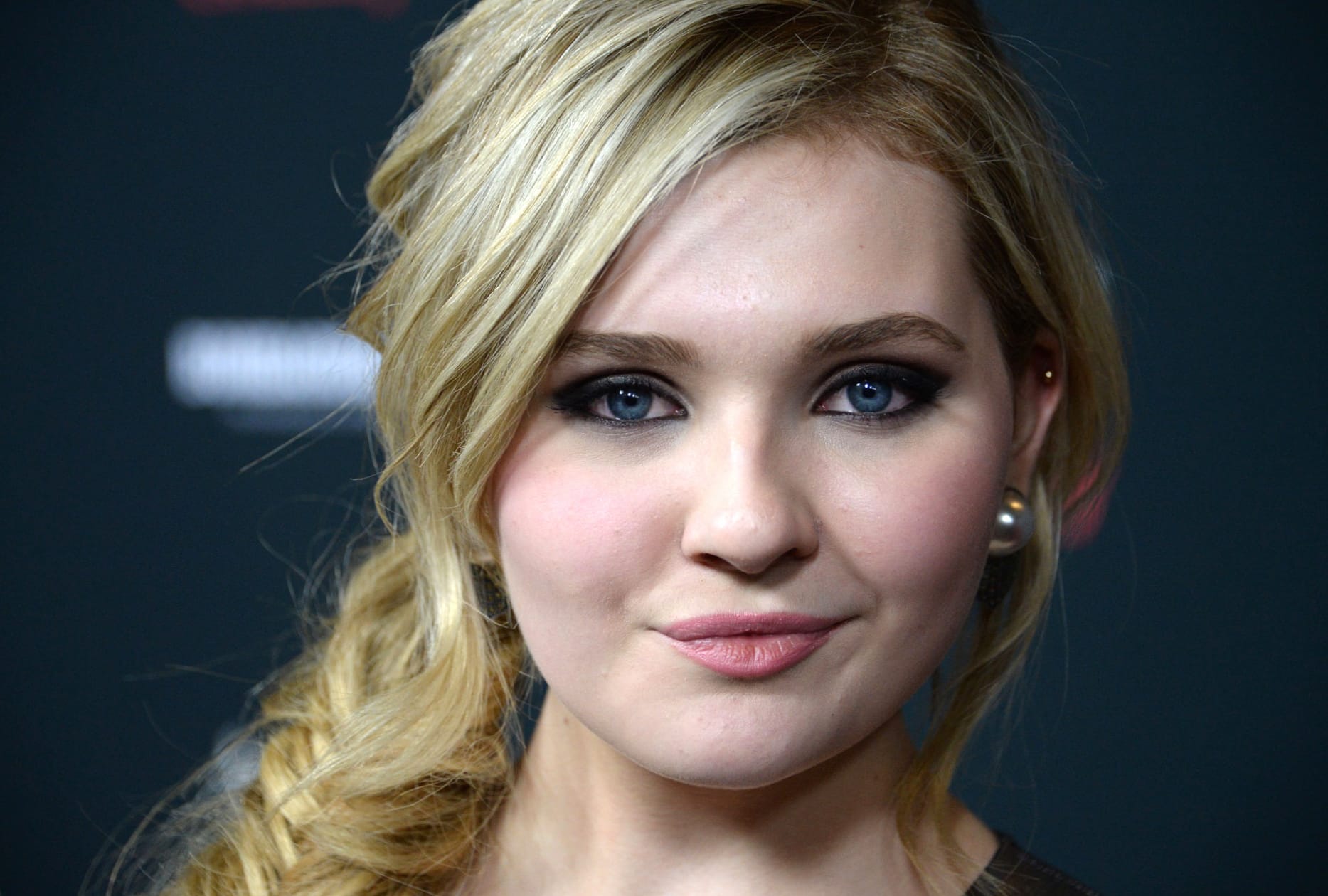 Celebrity Abigail Breslin wallpapers HD quality