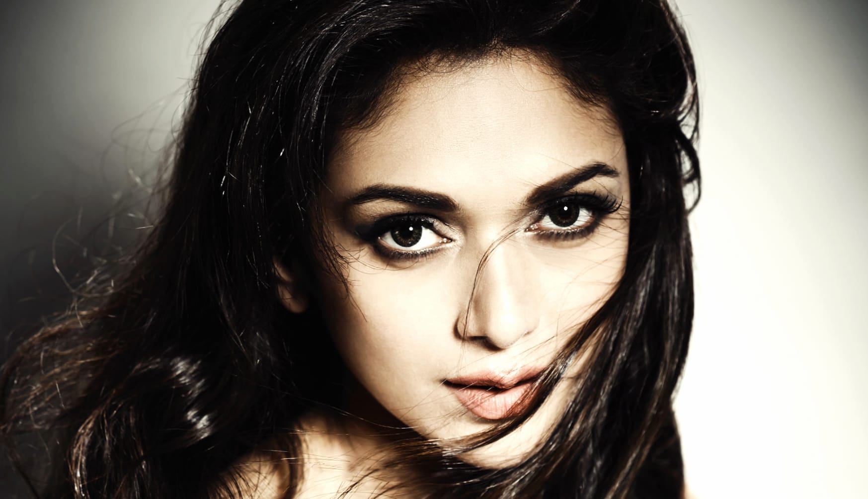 Celebrity Glamour Aditi Rao Hydari wallpapers HD quality