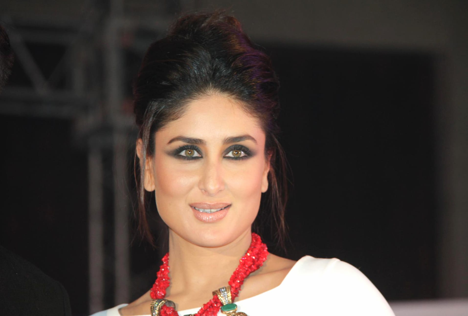 Celebrity Kareena Kapoor wallpapers HD quality