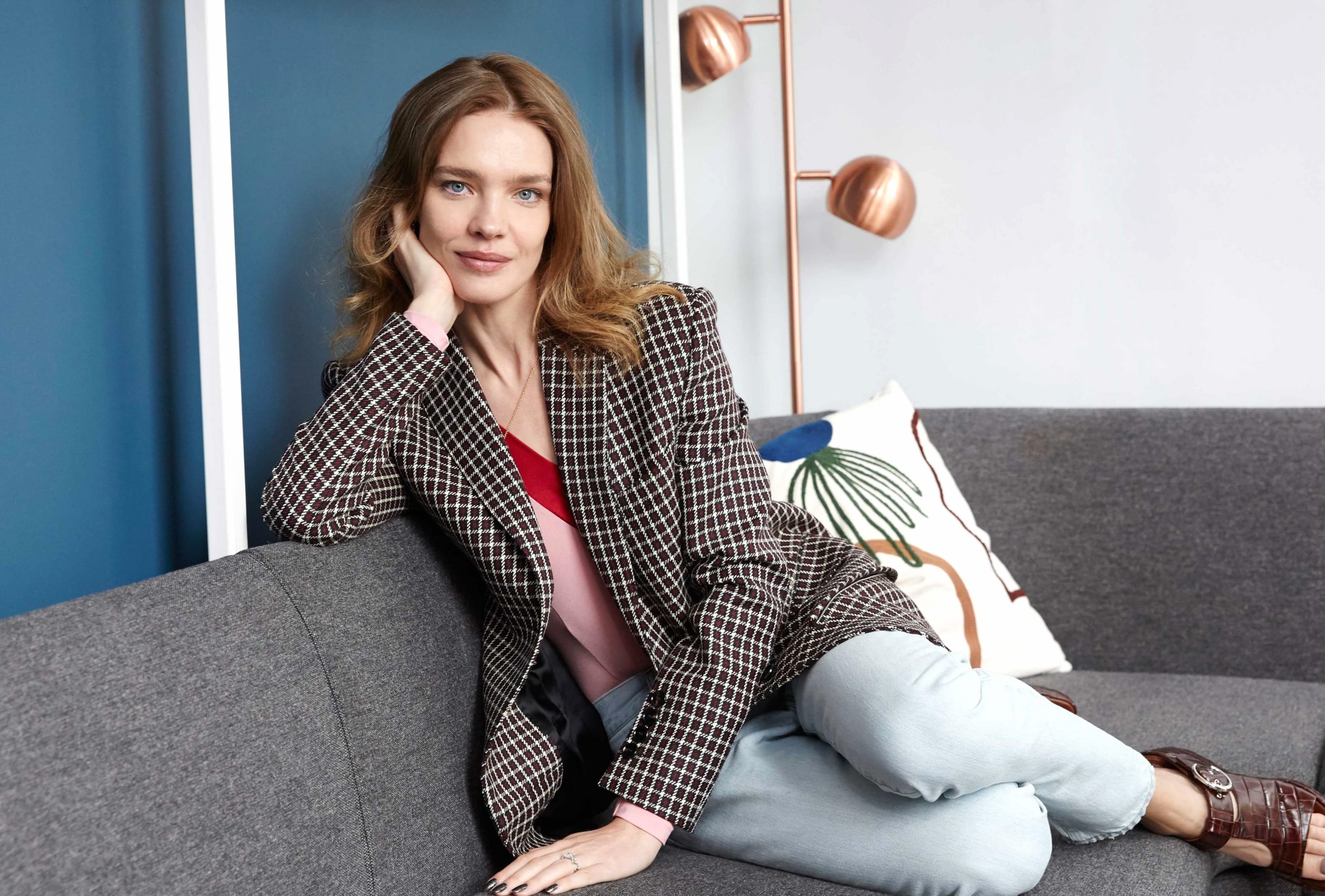 Celebrity Natalia Vodianova at 320 x 480 iPhone size wallpapers HD quality