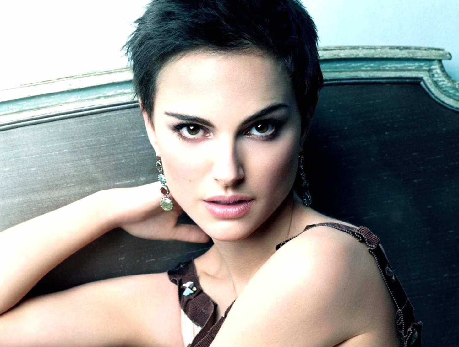 Celebrity Natalie Portman Wallpaper at 640 x 960 iPhone 4 size wallpapers HD quality