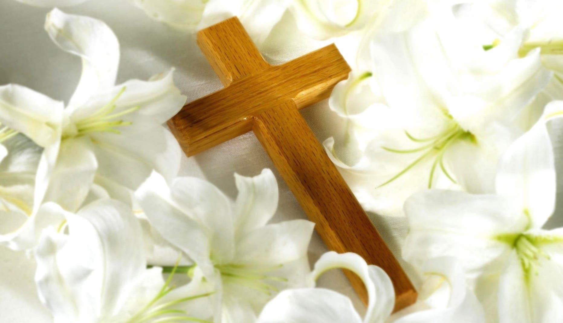 Christian Cross with White Lilies at 1600 x 1200 size wallpapers HD quality