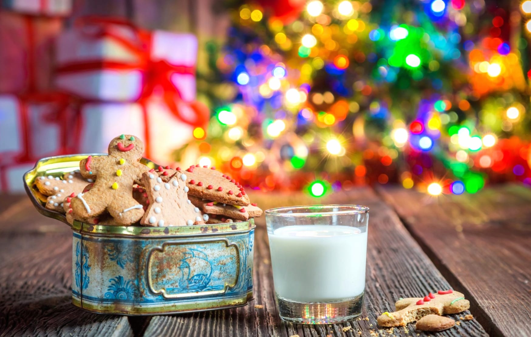 Christmas Lights Milk Bokeh Christmas Food Cookie at 1600 x 1200 size wallpapers HD quality