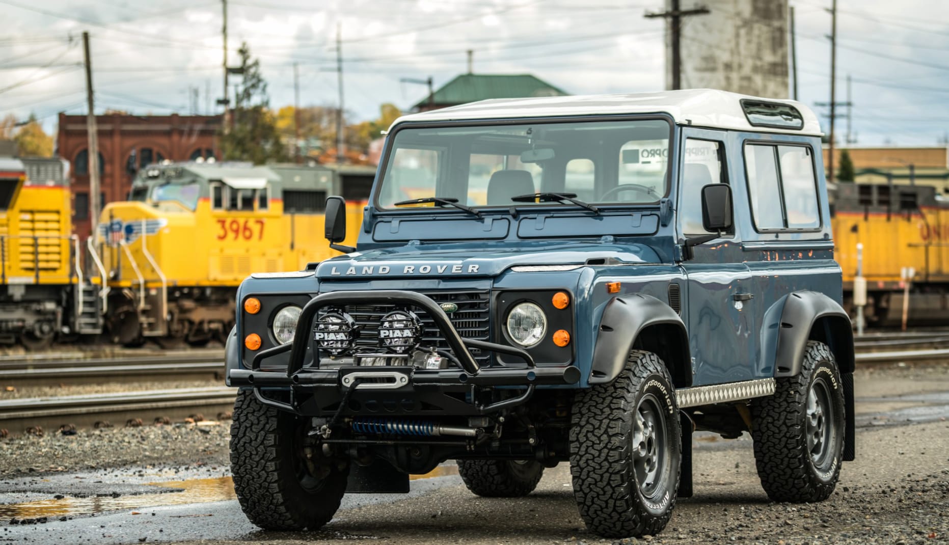 Classic Land Rover Defender 90 Off-Road at 1280 x 720 HD size wallpapers HD quality