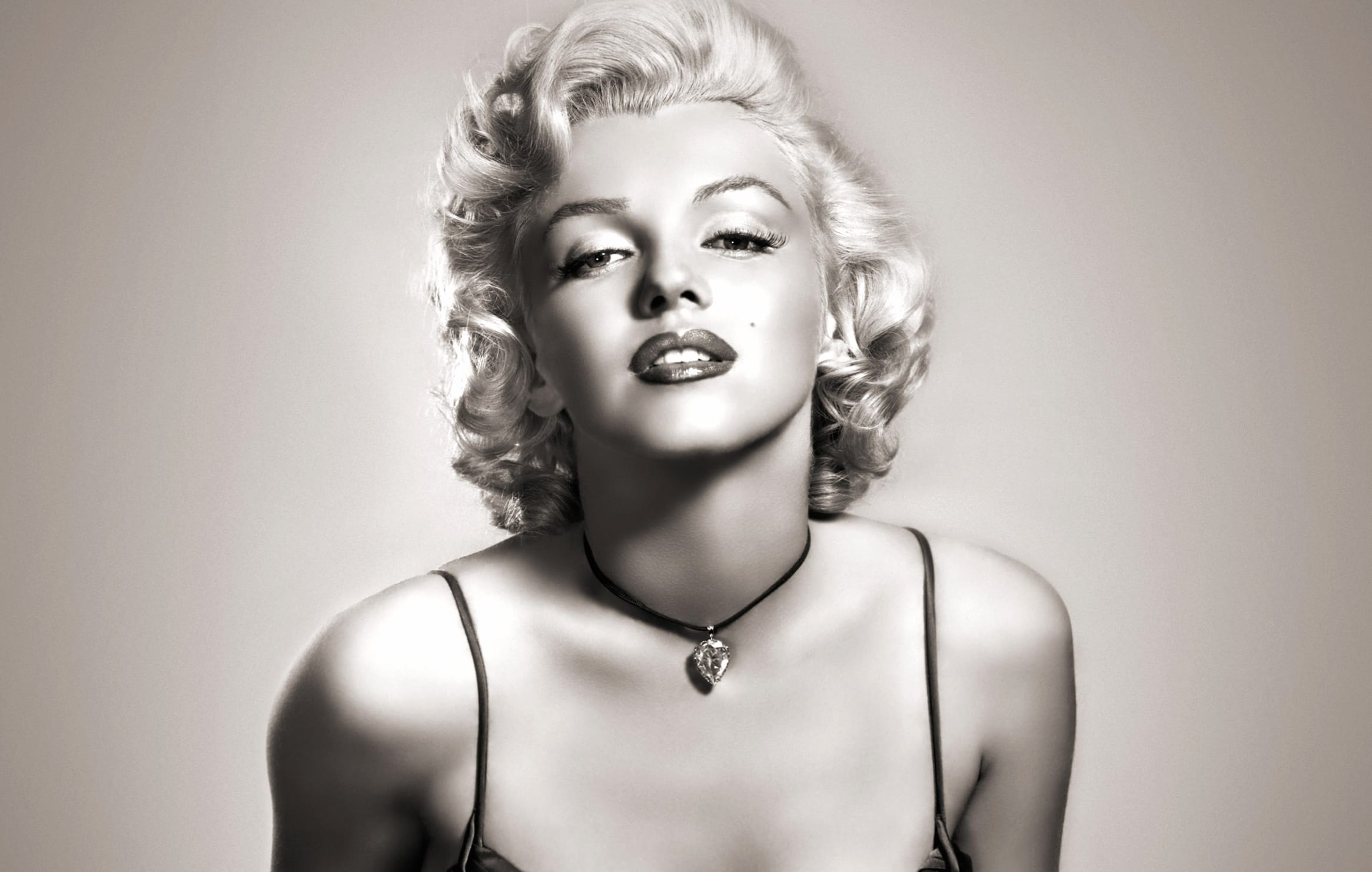 Cute Marilyn Monroe at 2048 x 2048 iPad size wallpapers HD quality