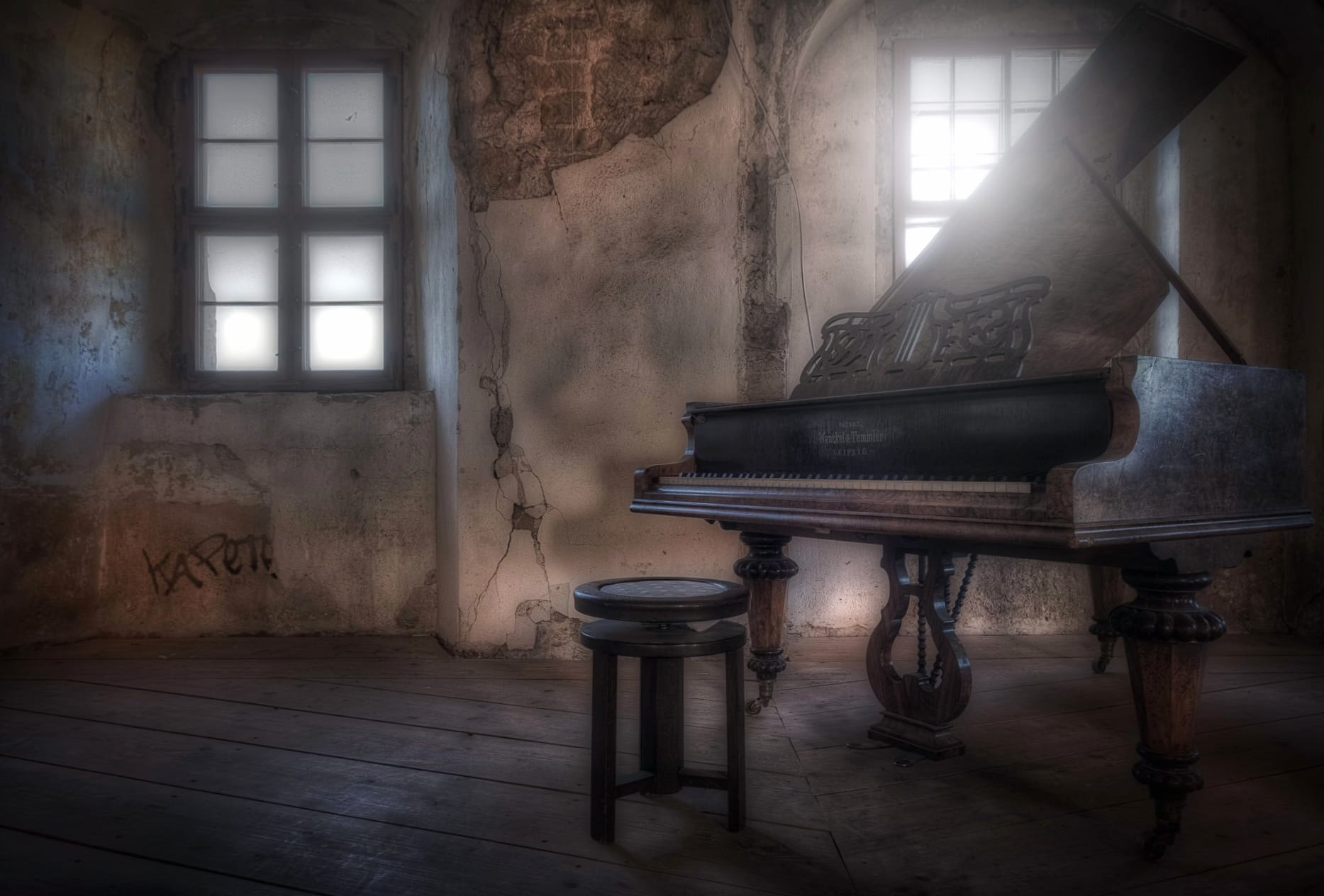 Dark Music Piano at 2048 x 2048 iPad size wallpapers HD quality