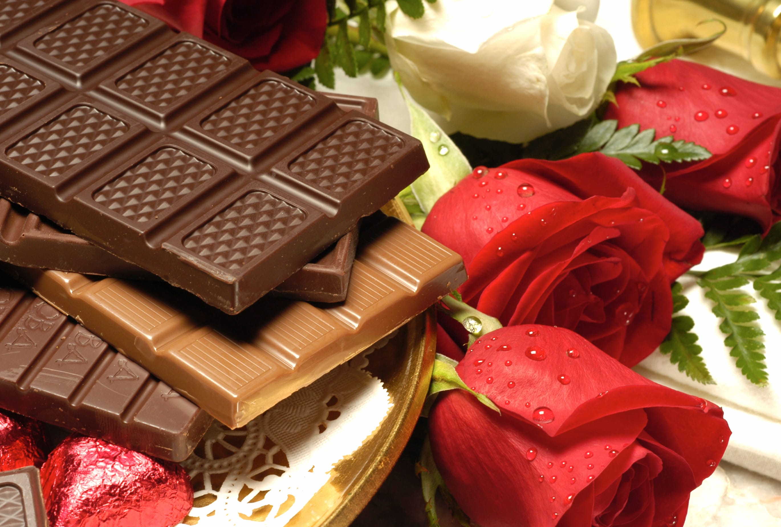 Decadent Chocolate and Roses at 640 x 1136 iPhone 5 size wallpapers HD quality