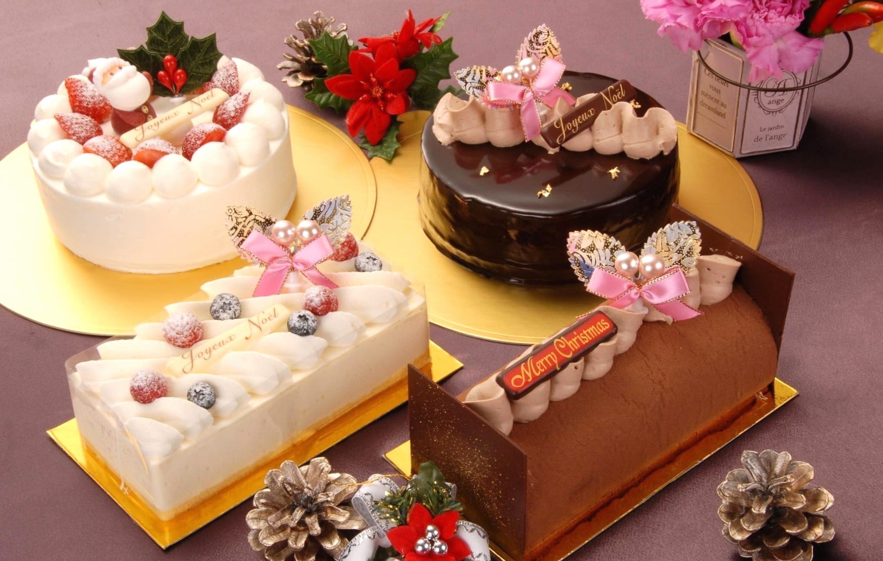 Delicious Christmas Cakes - at 320 x 480 iPhone size wallpapers HD quality