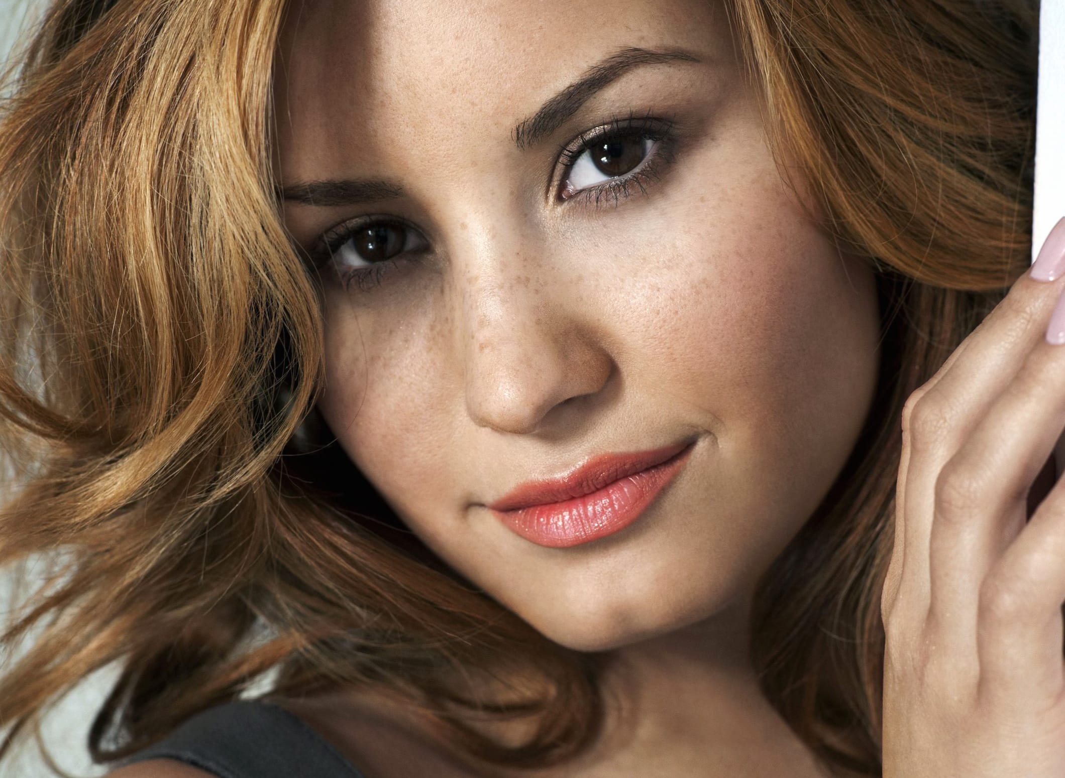 Demi Lovato Stunning American Actress & Singer wallpapers HD quality