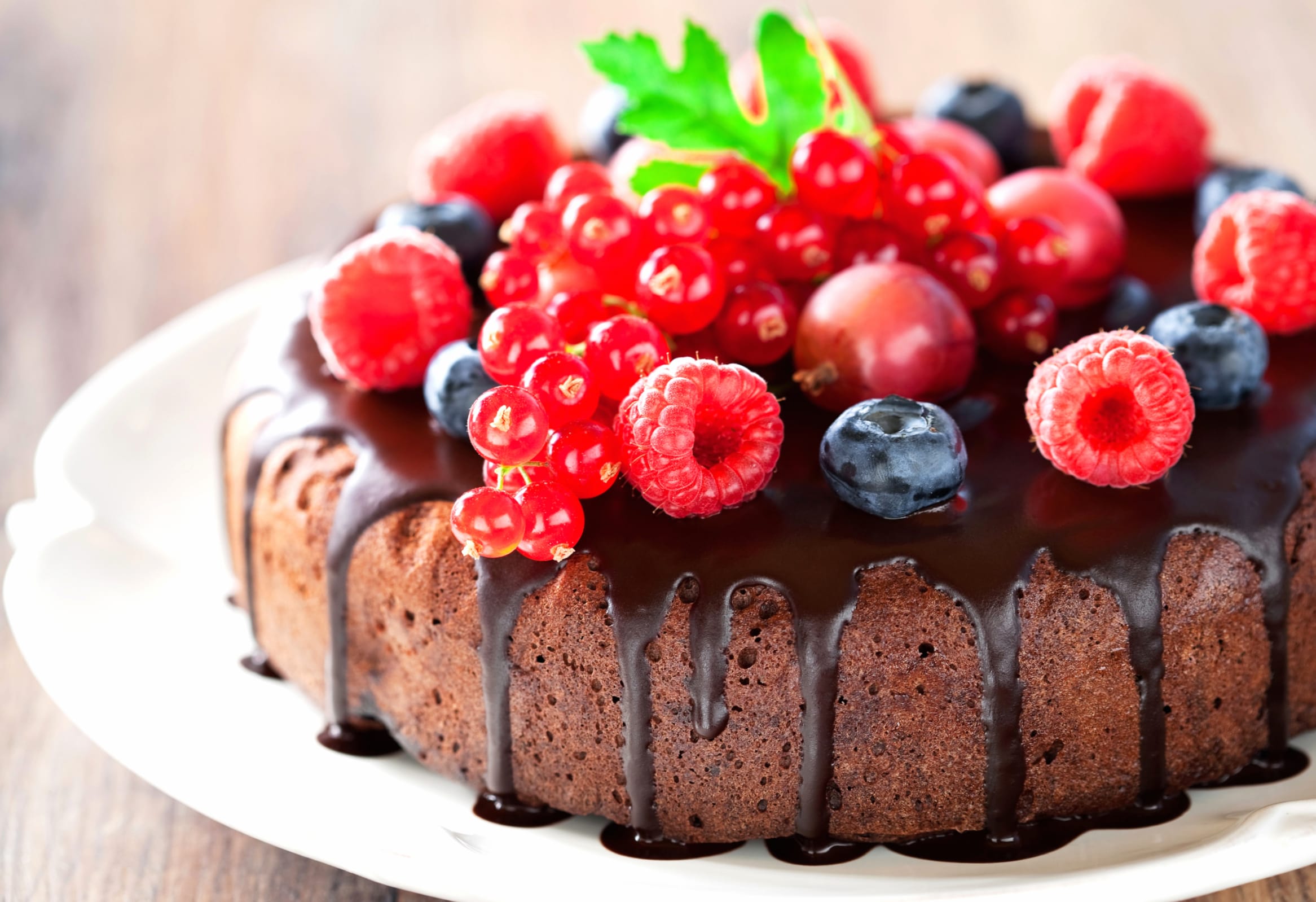 Dessert Berry Food Cake at 640 x 960 iPhone 4 size wallpapers HD quality