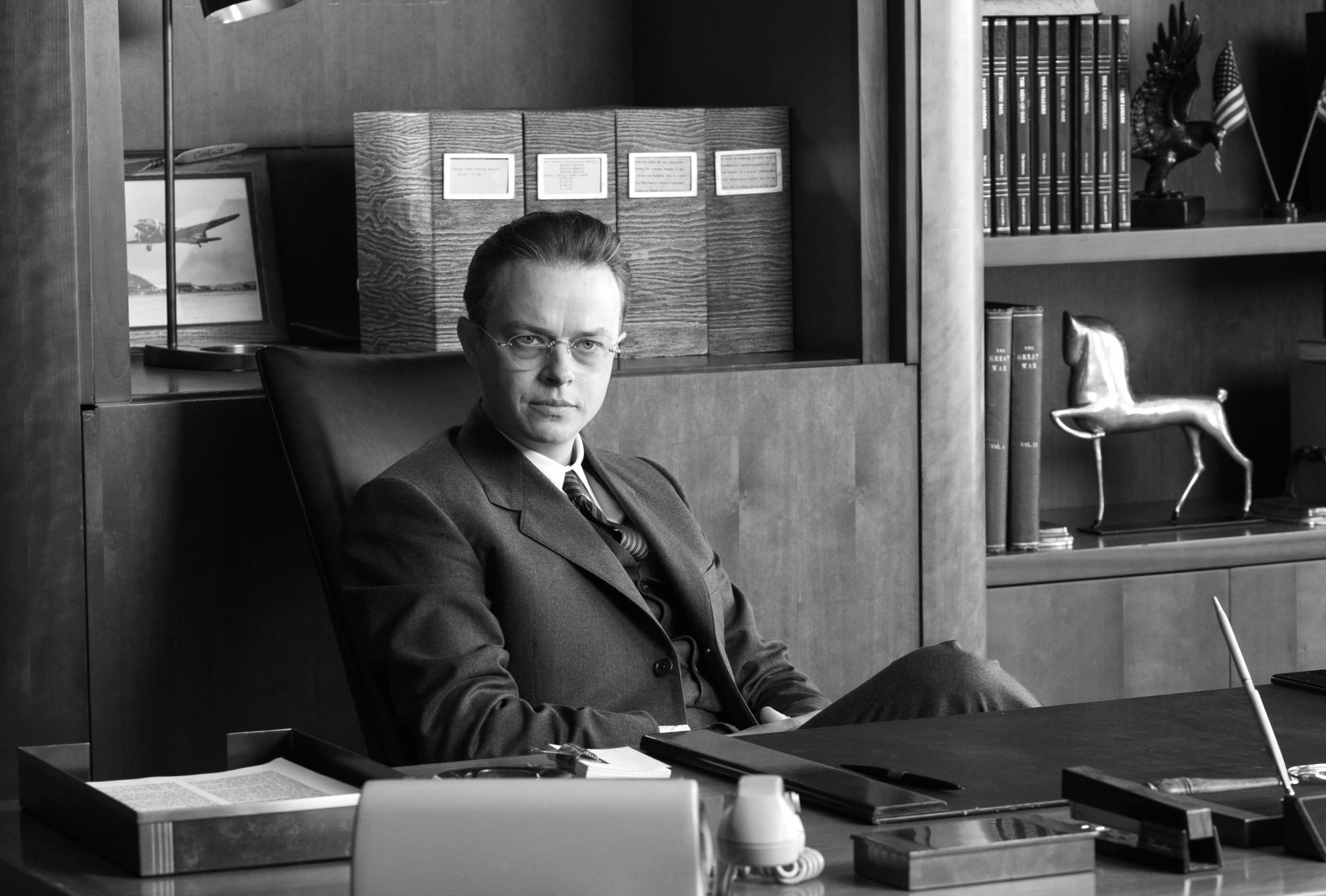 Dramatic Monochrome Office Scene - HD Oppenheimer Wallpaper wallpapers HD quality