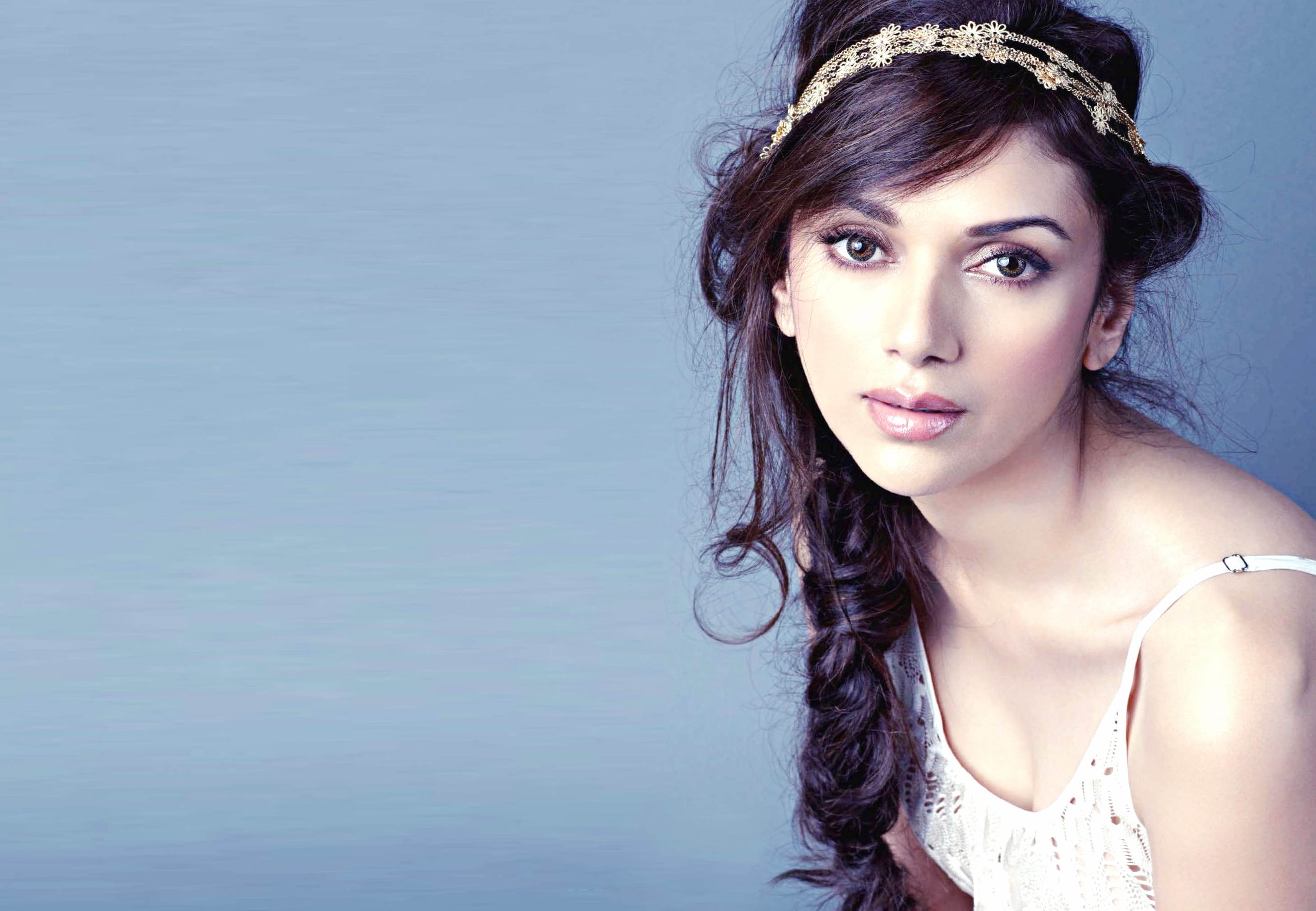 Elegant Aditi Rao Hydari at 750 x 1334 iPhone 6 size wallpapers HD quality