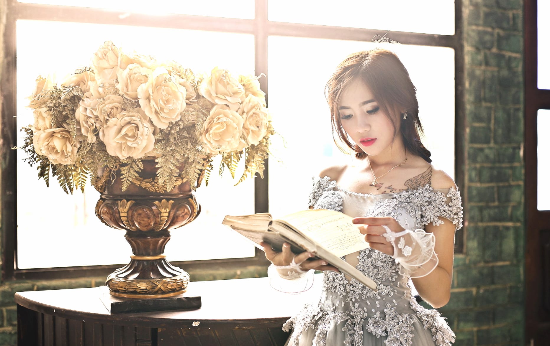 Elegant Asian Model Reading - at 640 x 960 iPhone 4 size wallpapers HD quality