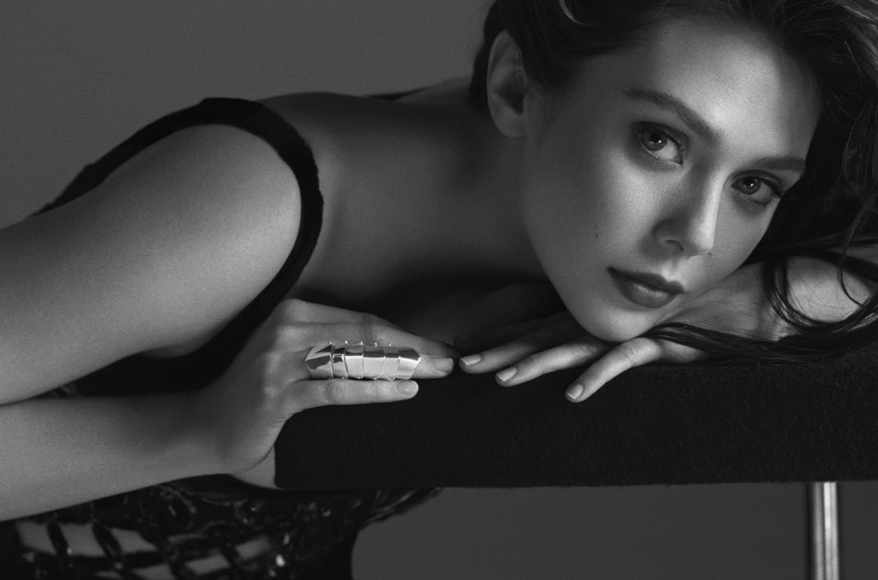 Elegant Black & White of Elizabeth Olsen wallpapers HD quality