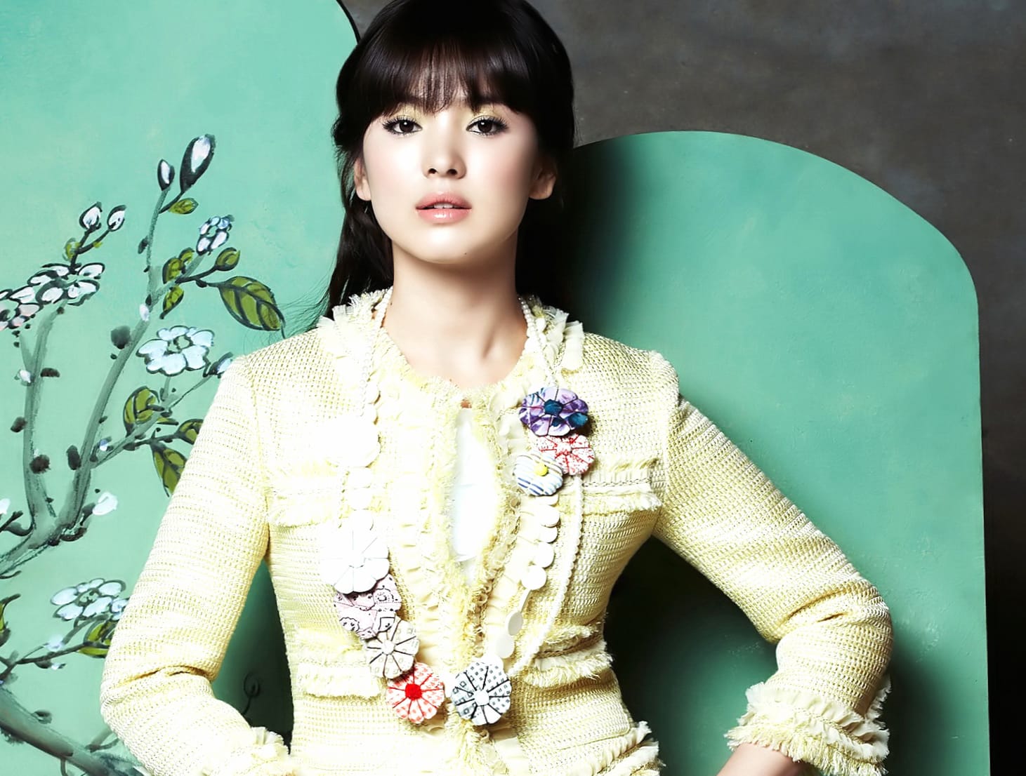 Elegant of Korean Actress Song Hye Kyo wallpapers HD quality