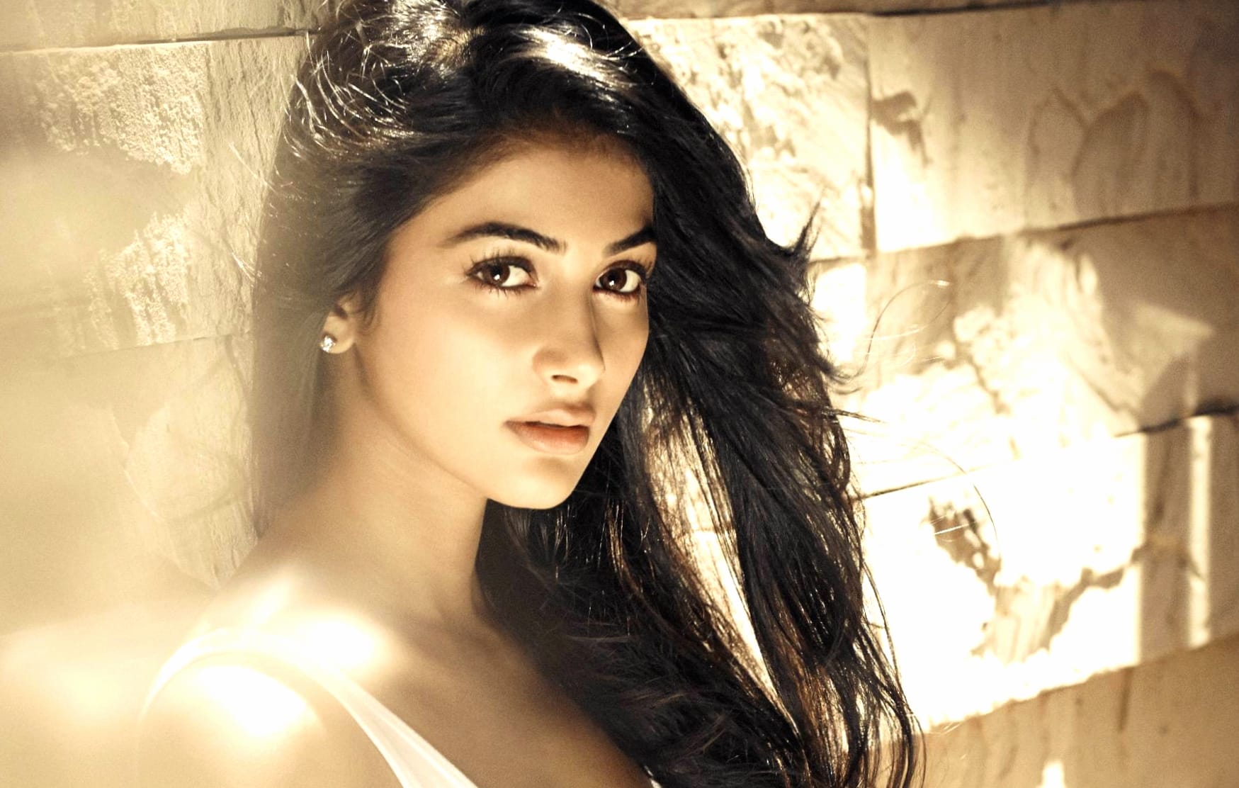 Elegant of Pooja Hegde A Celebrity Icon wallpapers HD quality