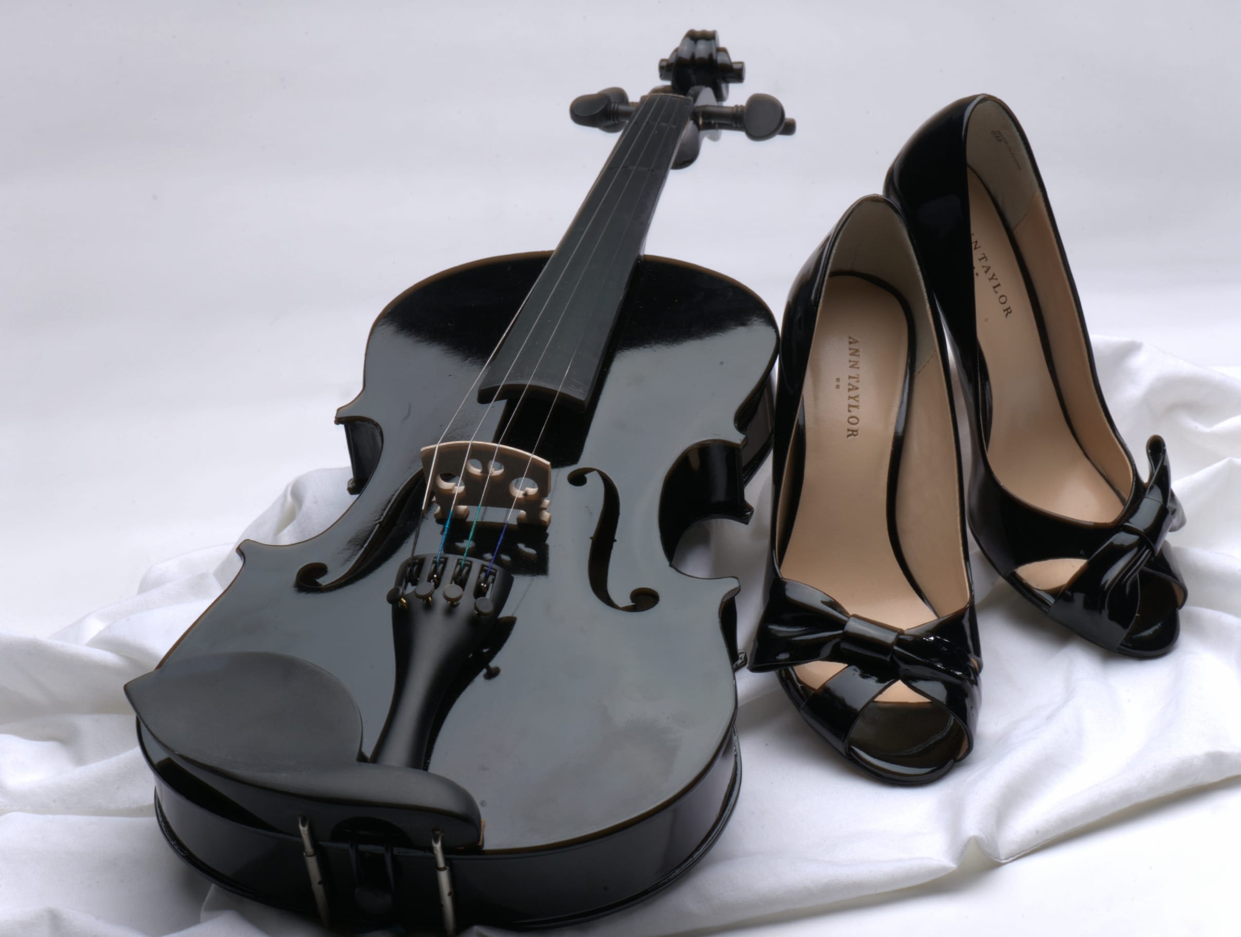 Elegant Symphony - HD Music Style Wallpaper at 1280 x 960 size wallpapers HD quality