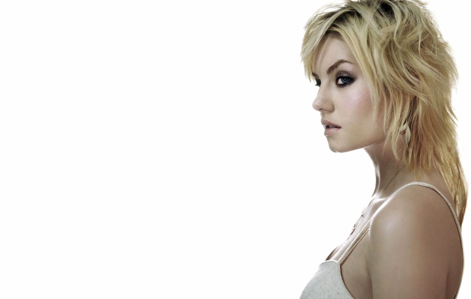 Elisha Cuthbert A Striking Portrait wallpapers HD quality